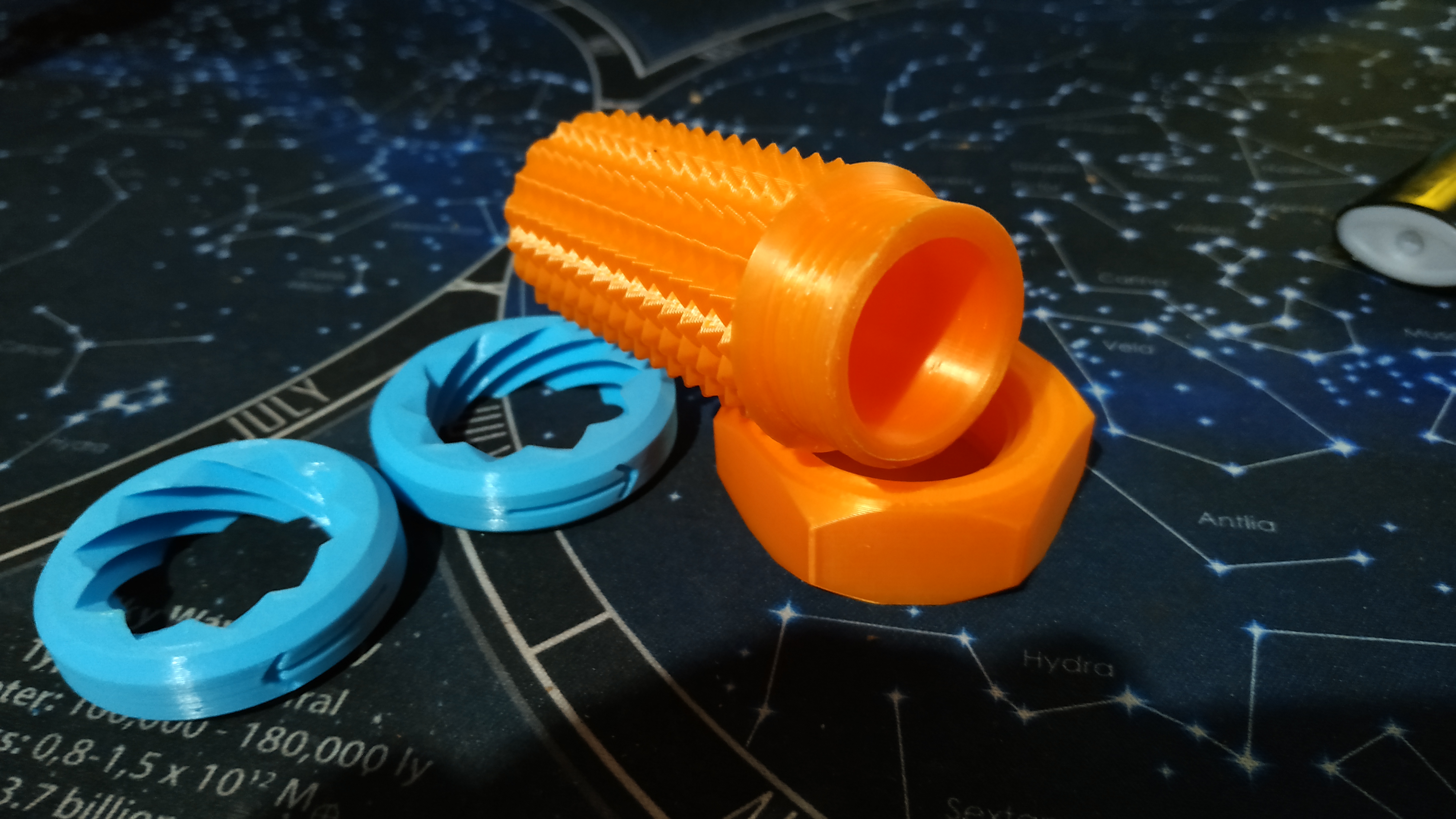 Keychain - Hidden stash, Bidirectional bolt with nuts