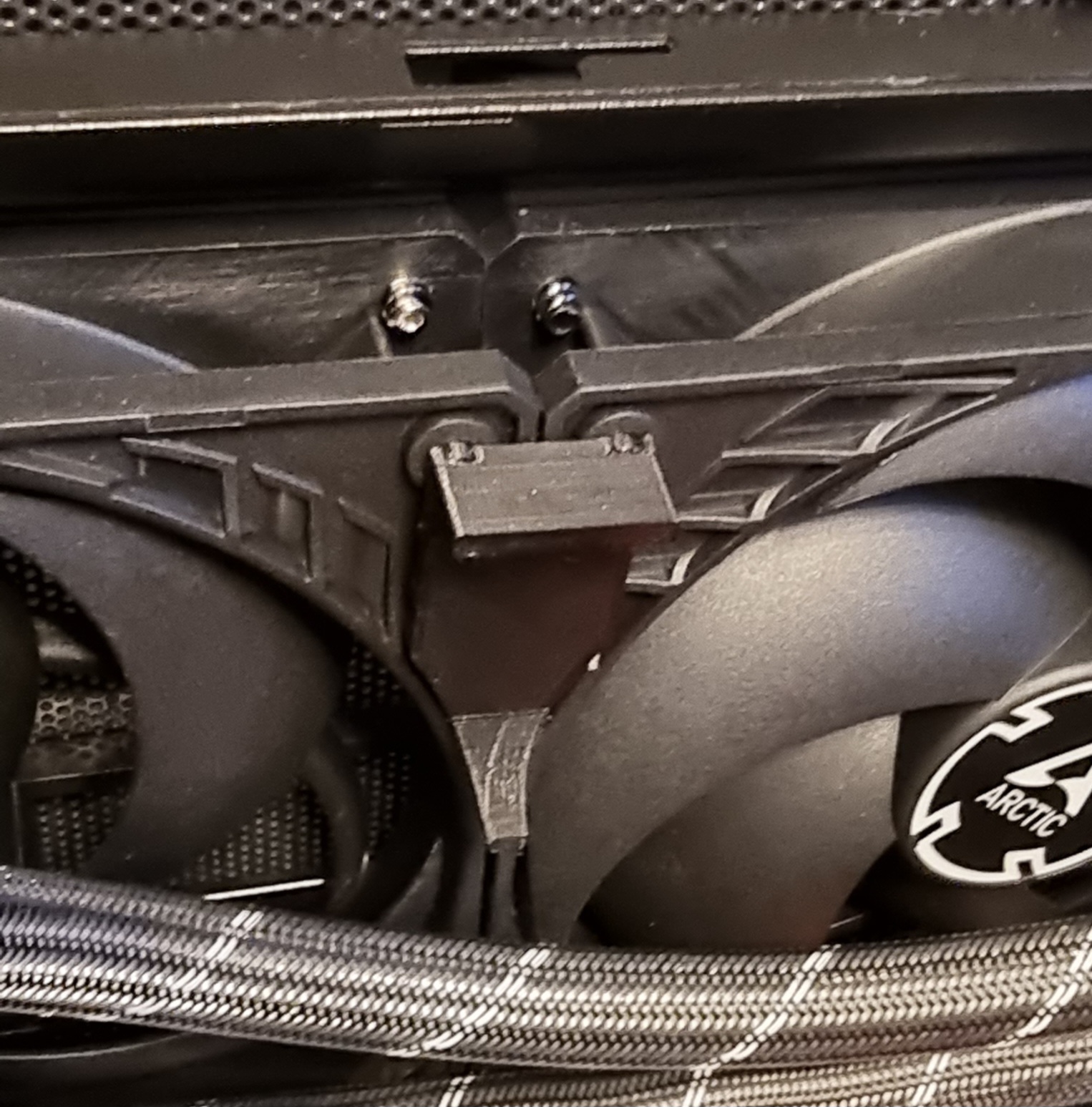 AIO tube holder / fan protector