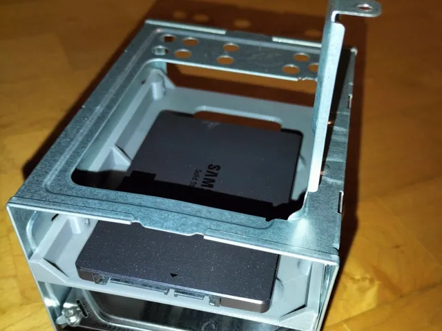 YASA Yet Another SSD Adapter 2.5" to 3.5"