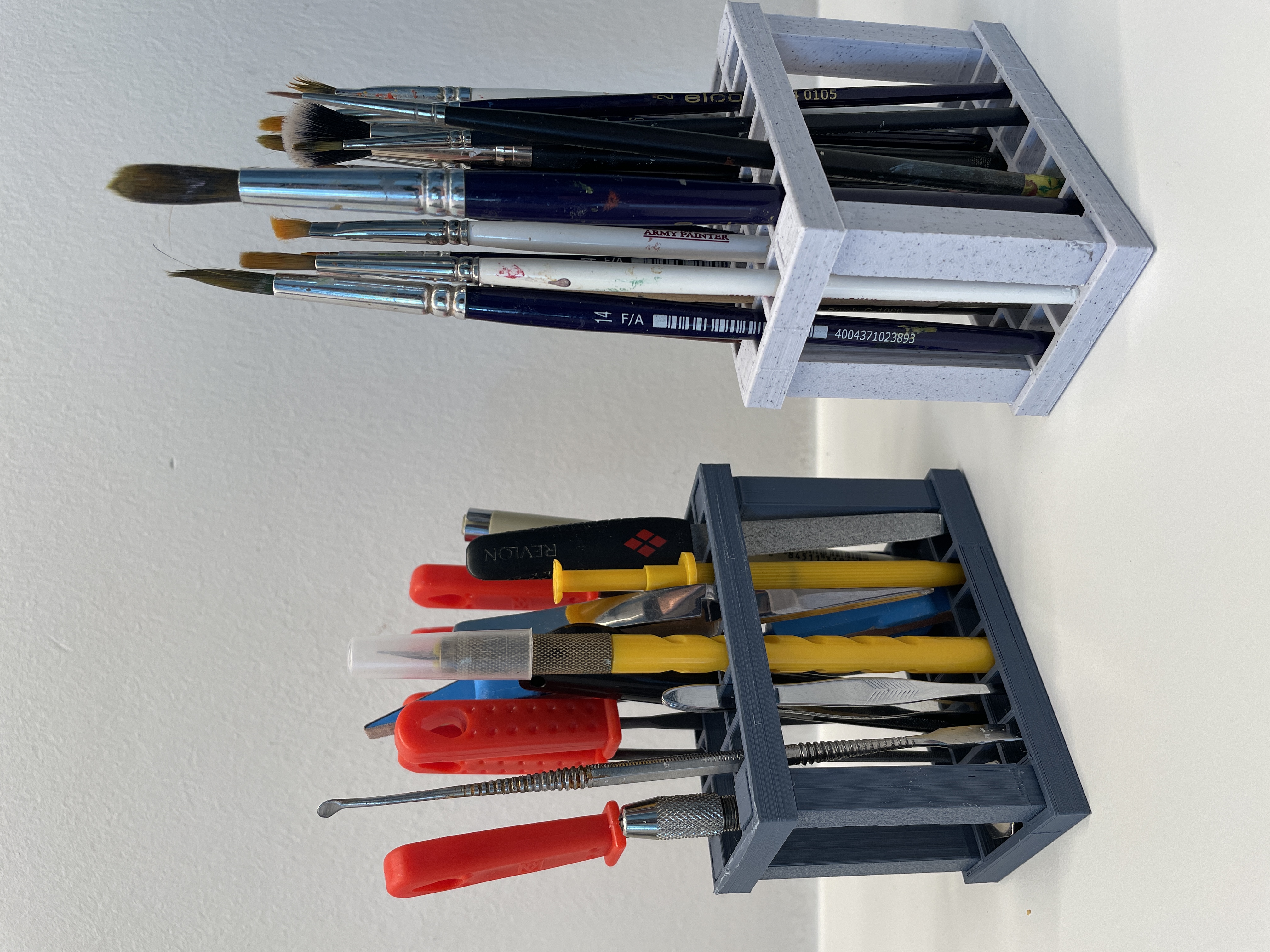 Paint brush or tool holder - max 28 brushes