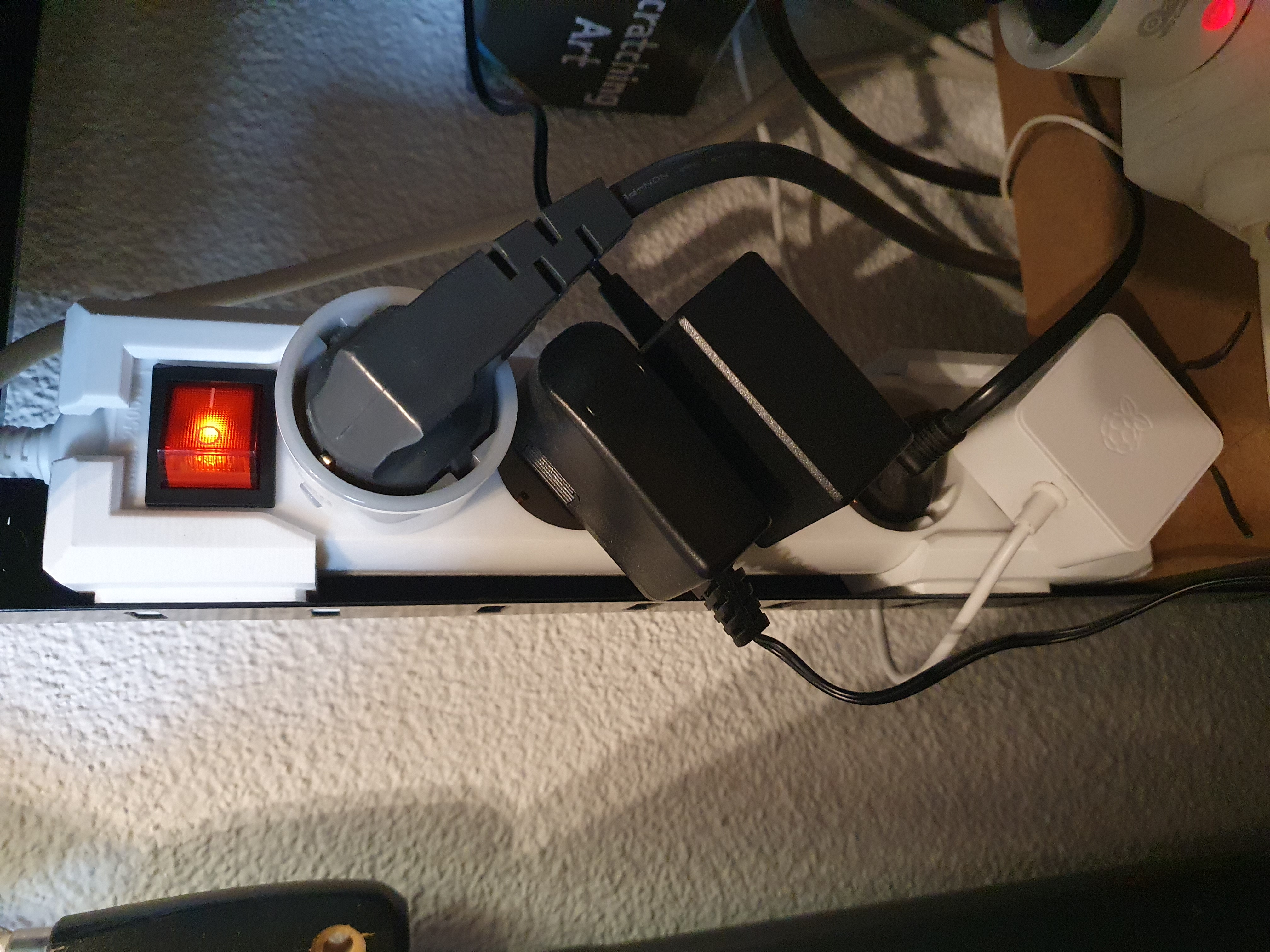 Powerstrip holder — miniatura 2