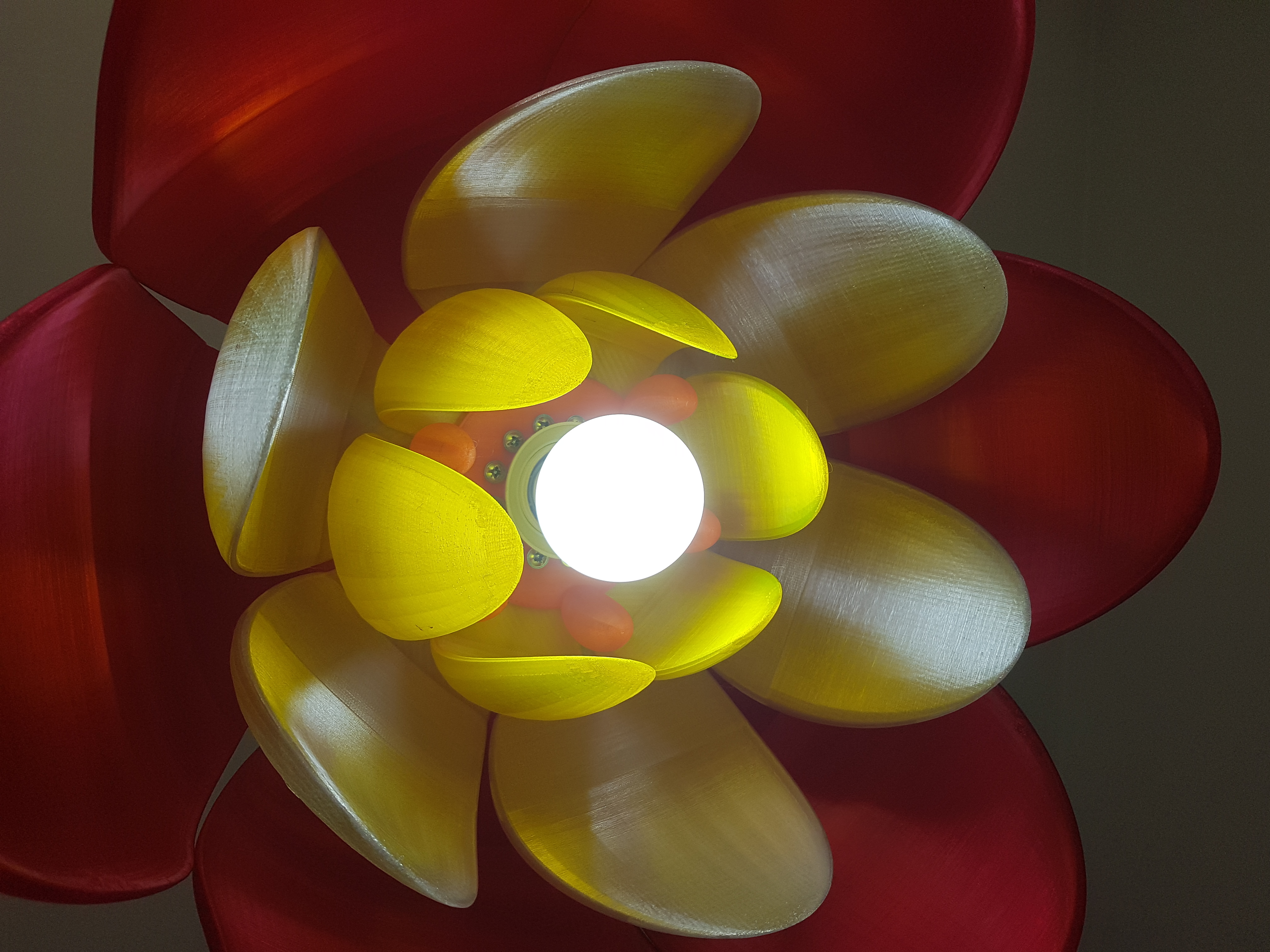 Miniatura 2 do modelo 3D BLOOMING FLOWER LAMP