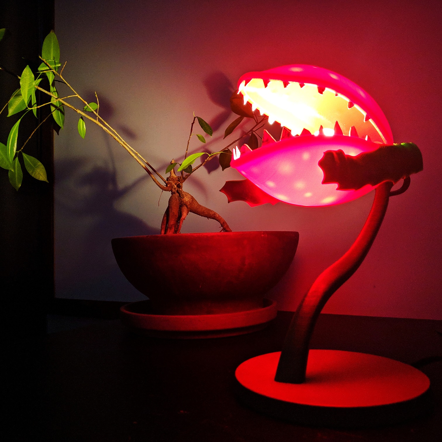 Spitter Plant lamp