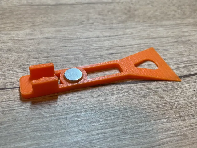 Improved scraper with SD ejector and magnet well