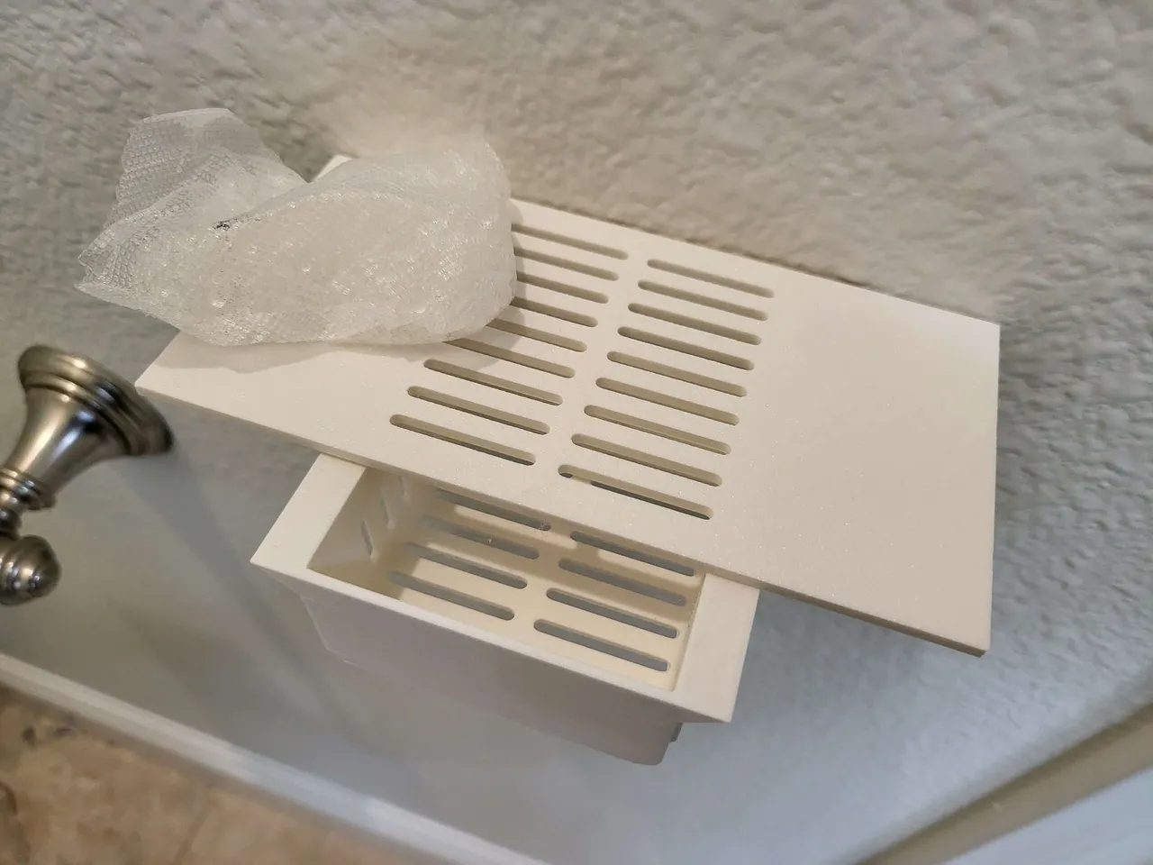 Bathroom Shelves using non-destructive 3M Command Strips by Chipp