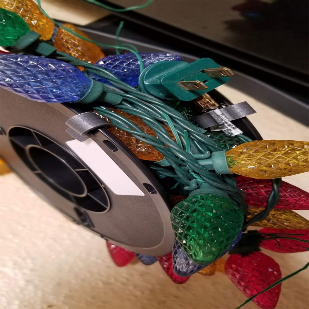 Reuse Your Old Spools as Christmas Light Organizers by MyStoopidStuff