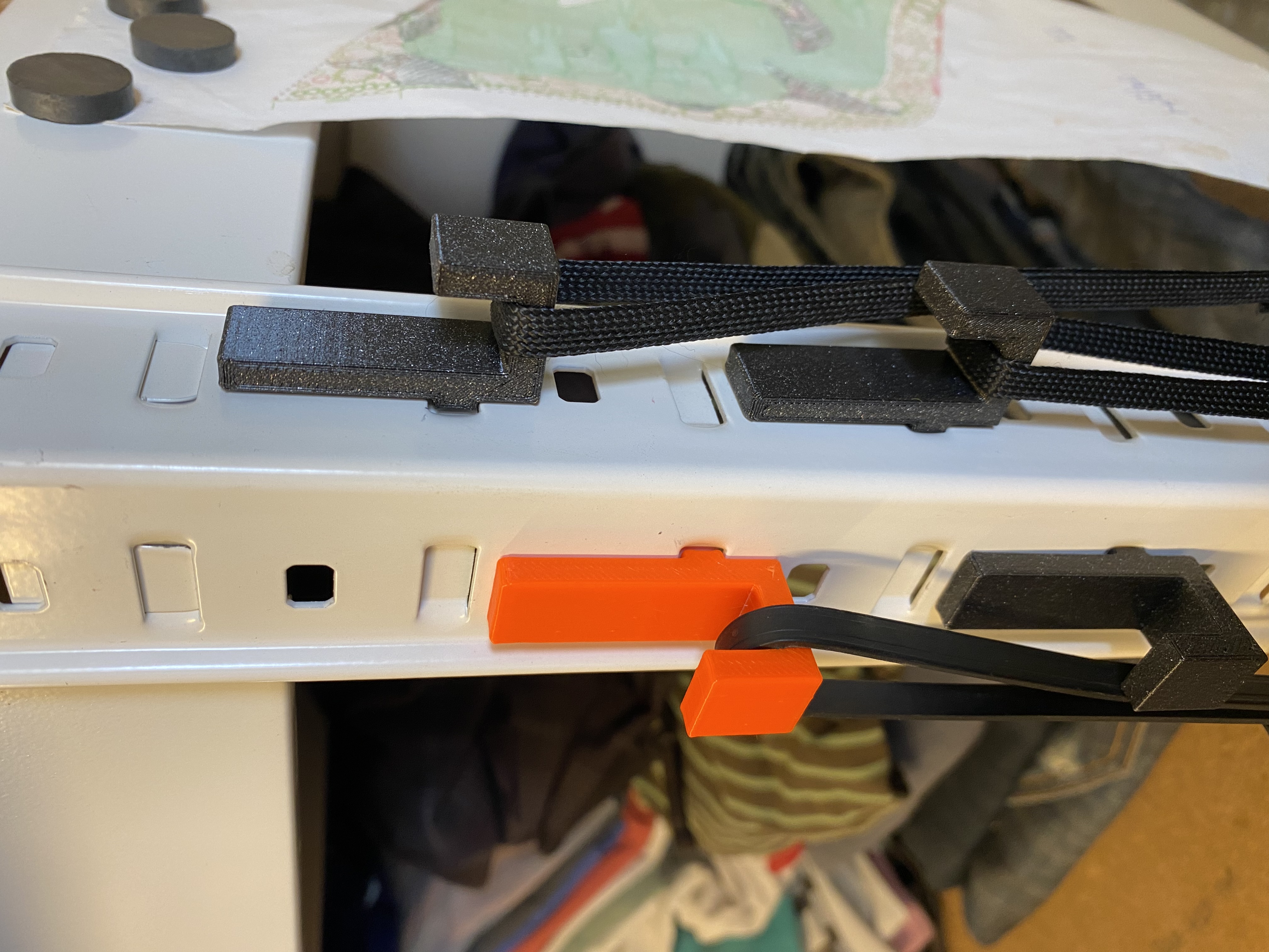 Simple hook for hobbymarket shelf