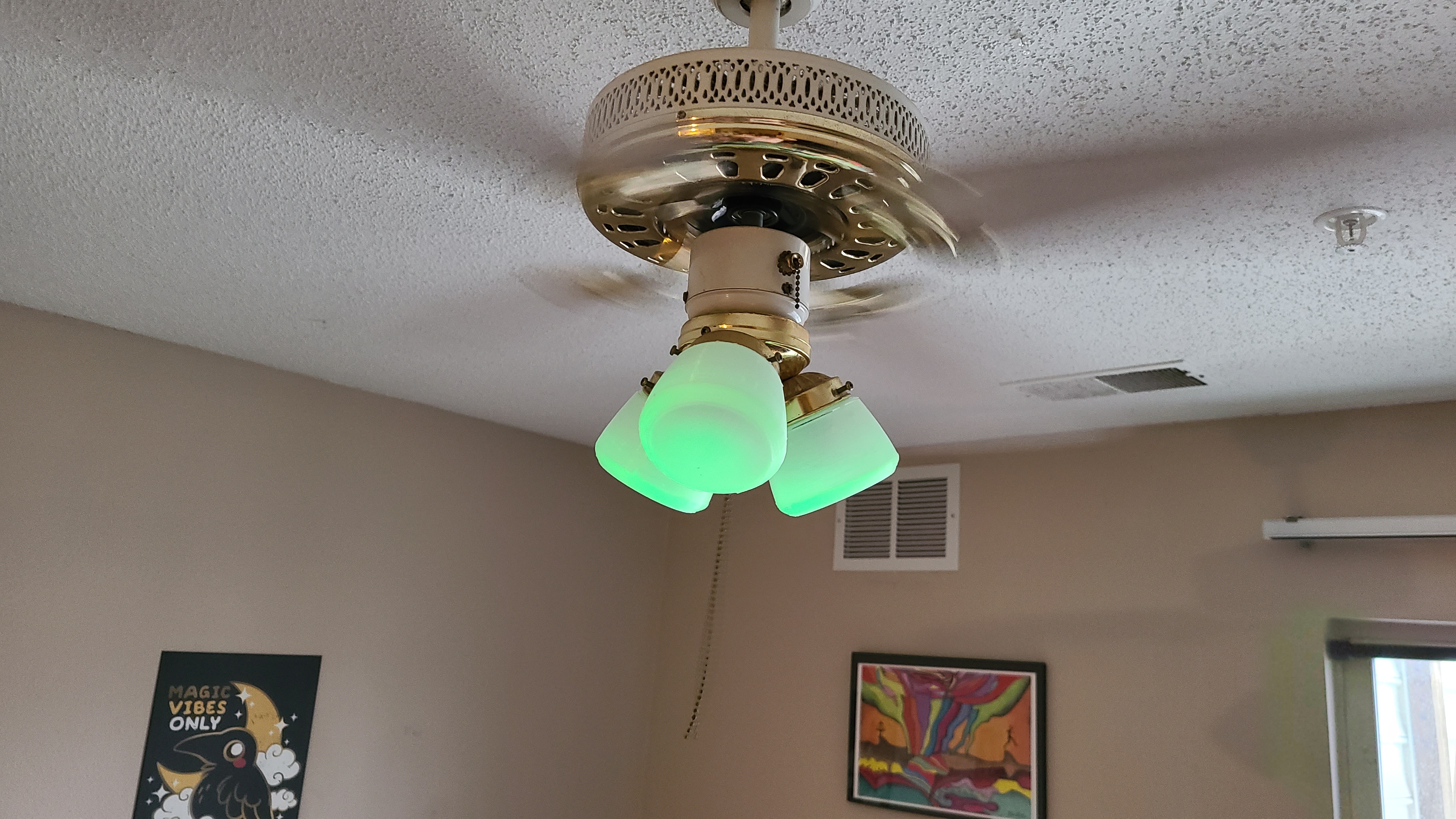 Miniatura 2 do modelo 3D Ceiling Fan Light Diffuser Small Dome