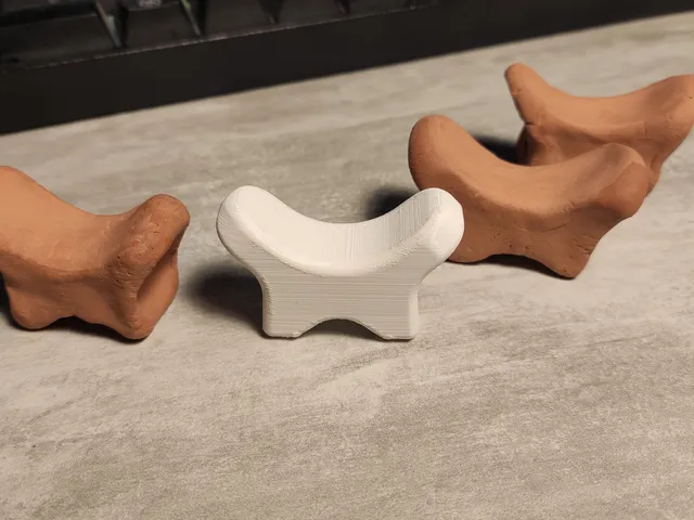"Handmade" chopstick holder supportless