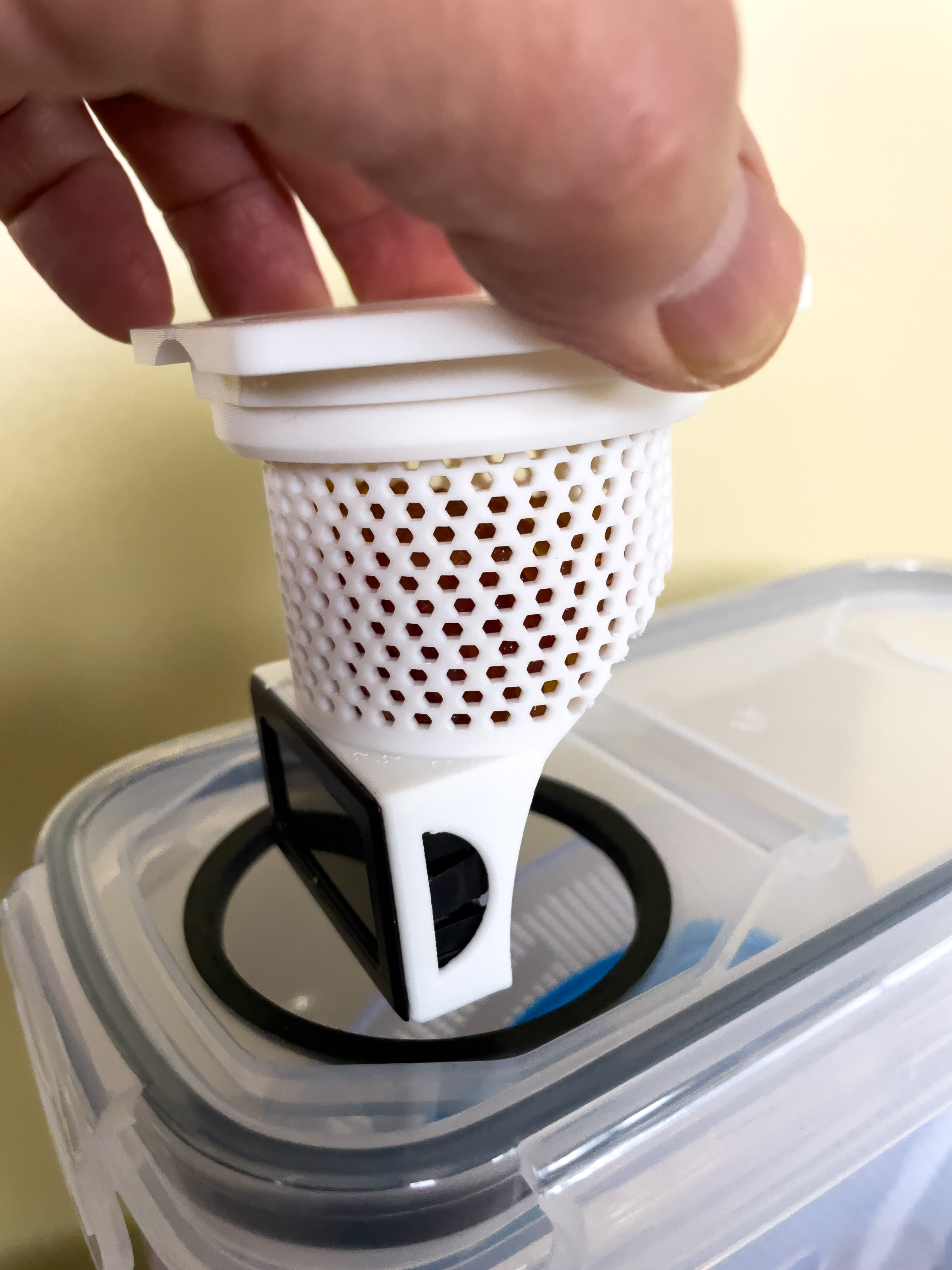 Combined Desiccant Cup / Hygrometer Mount for Filament Dry Box by