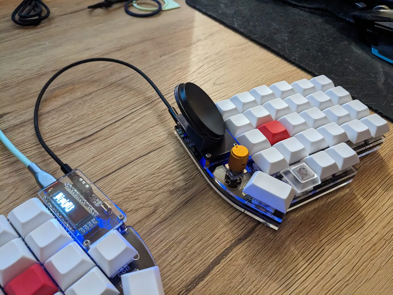 Angled 40mm Cirque Trackpad Holder for Lily58 by Winehorn | Download ...