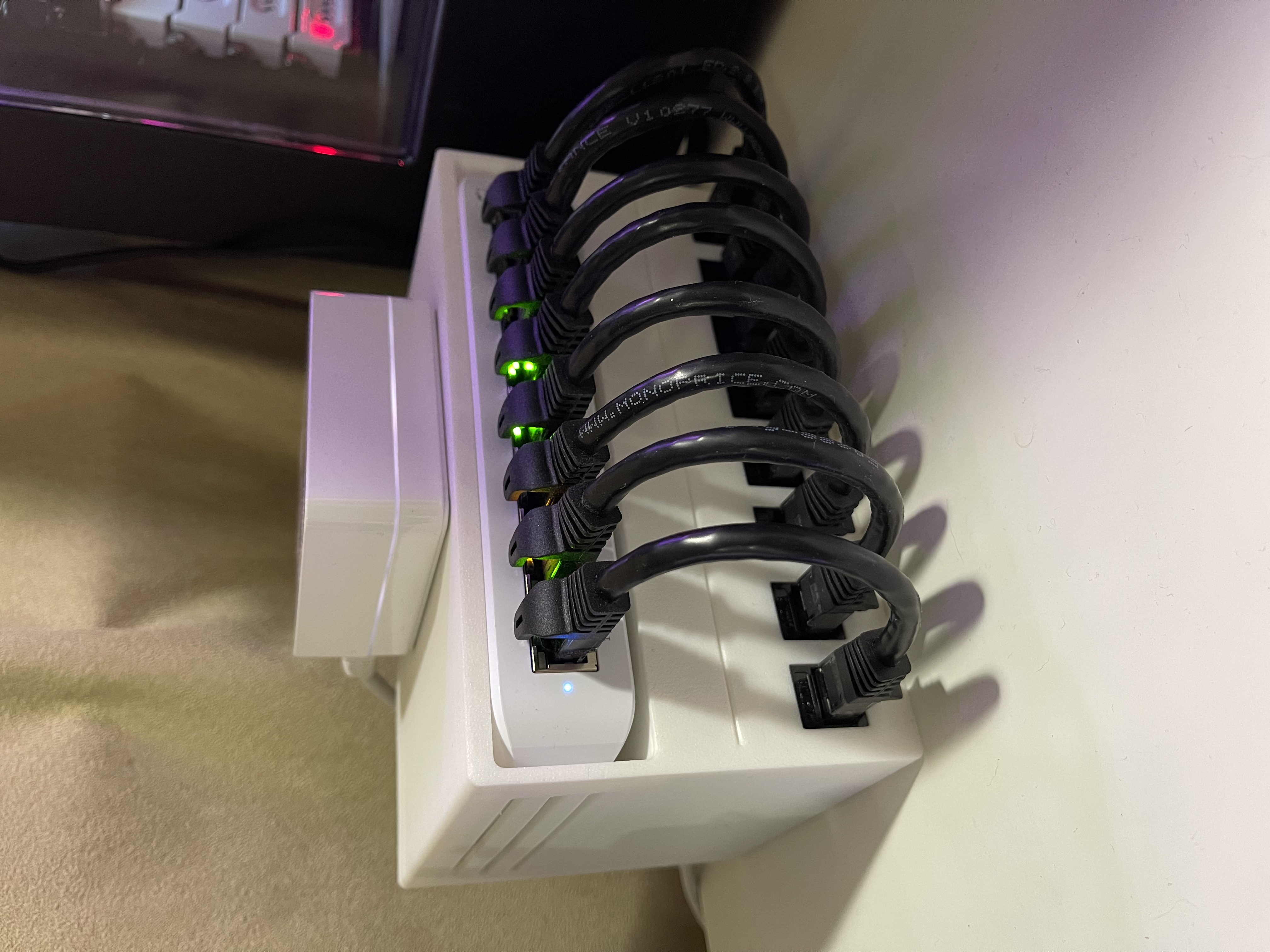 Unifi Switch 8 Lite Desktop Network Rack