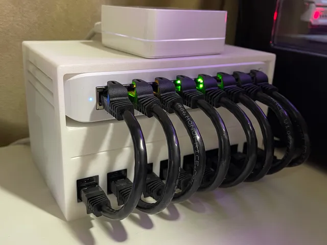 Unifi Switch 8 Lite Desktop Network Rack