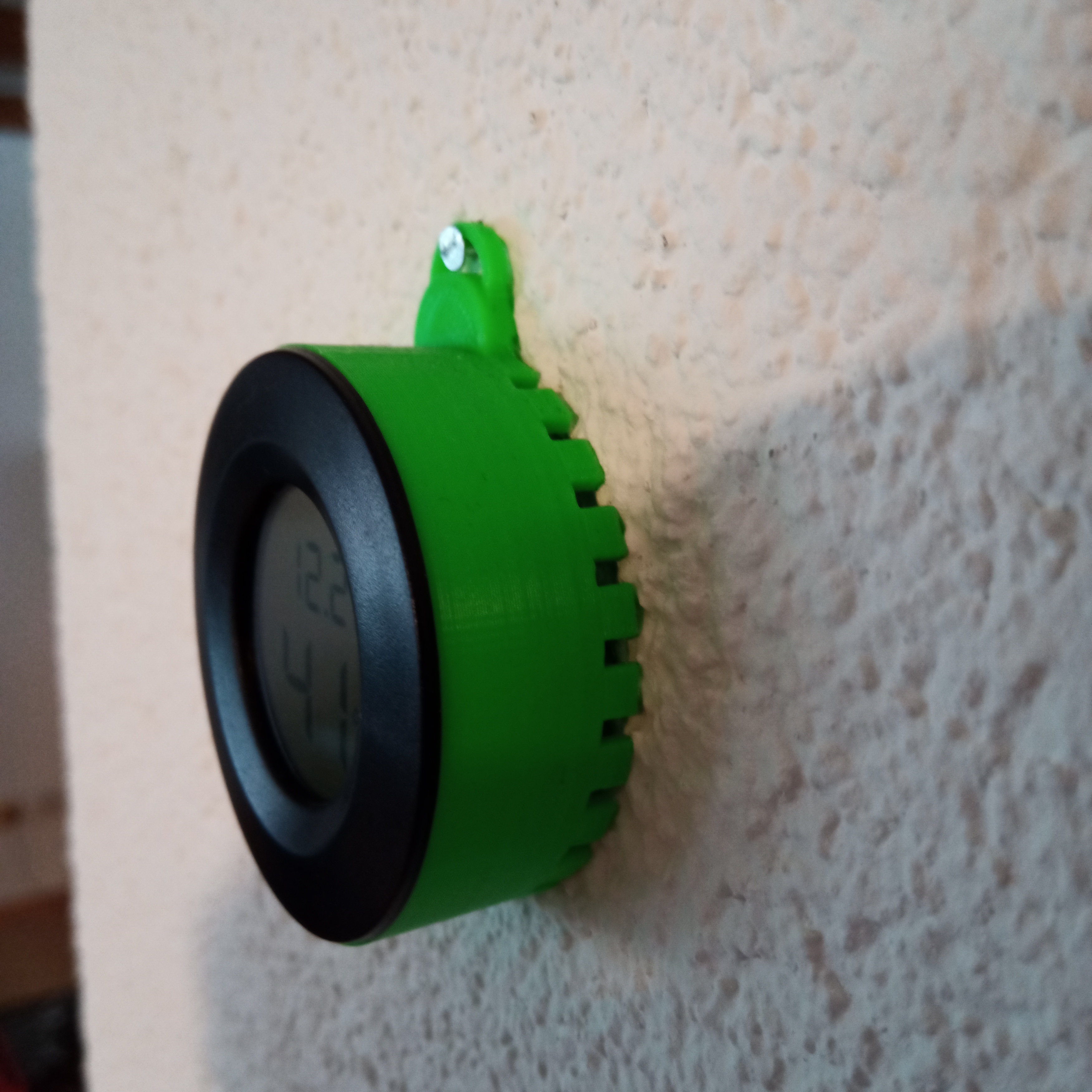 Simple hydrometer wall mount