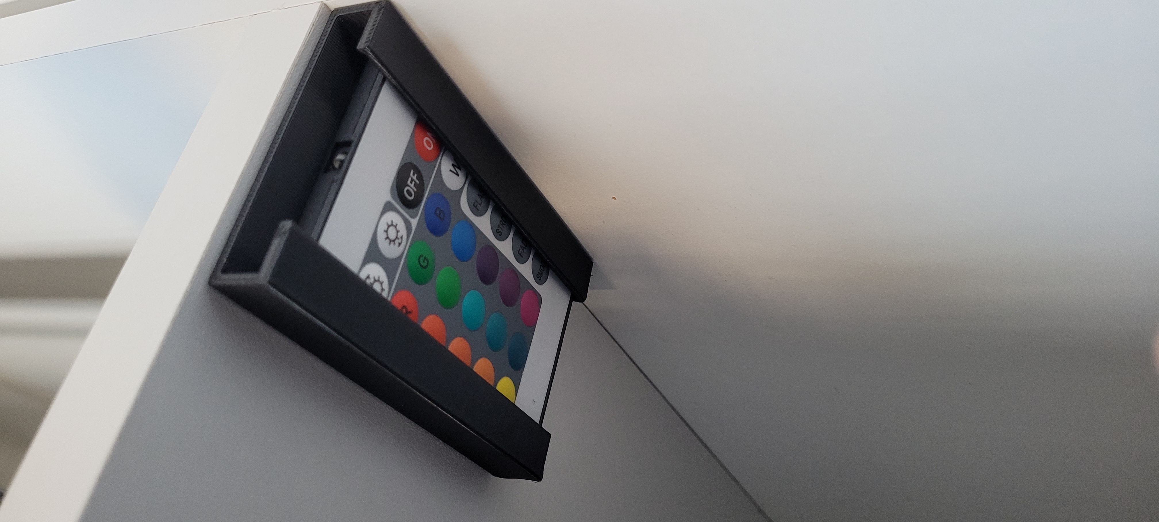 Miniatura 2 do modelo 3D LED Remote holder