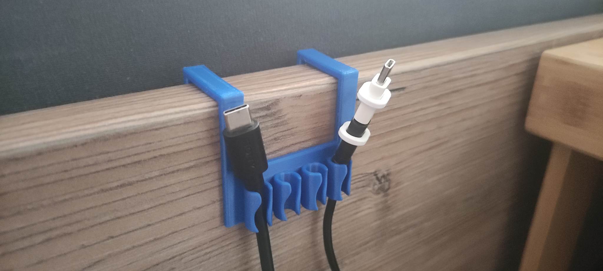 USB cable holder by Lacikoma Download free STL model