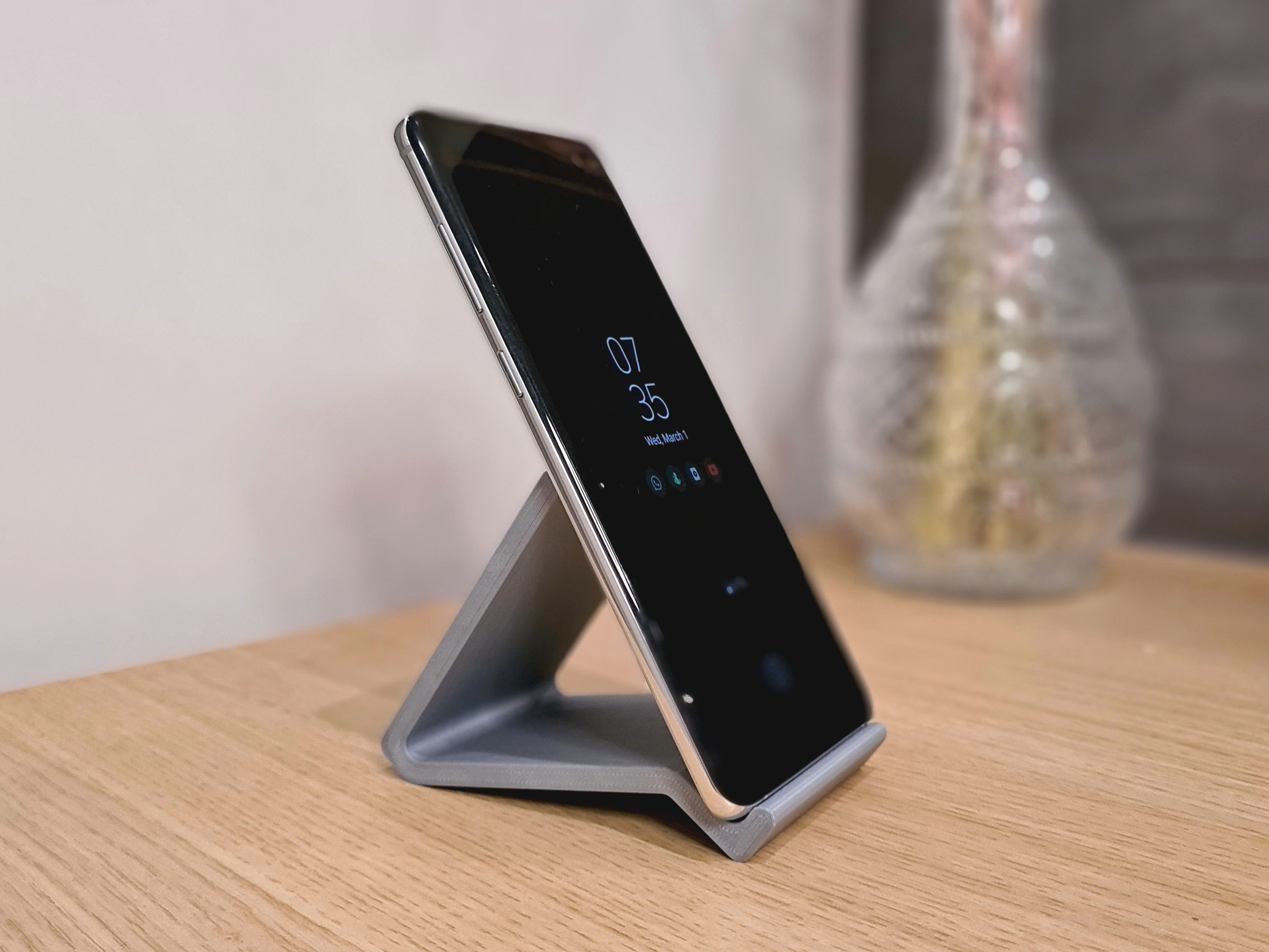 Universal Smartphone Stand