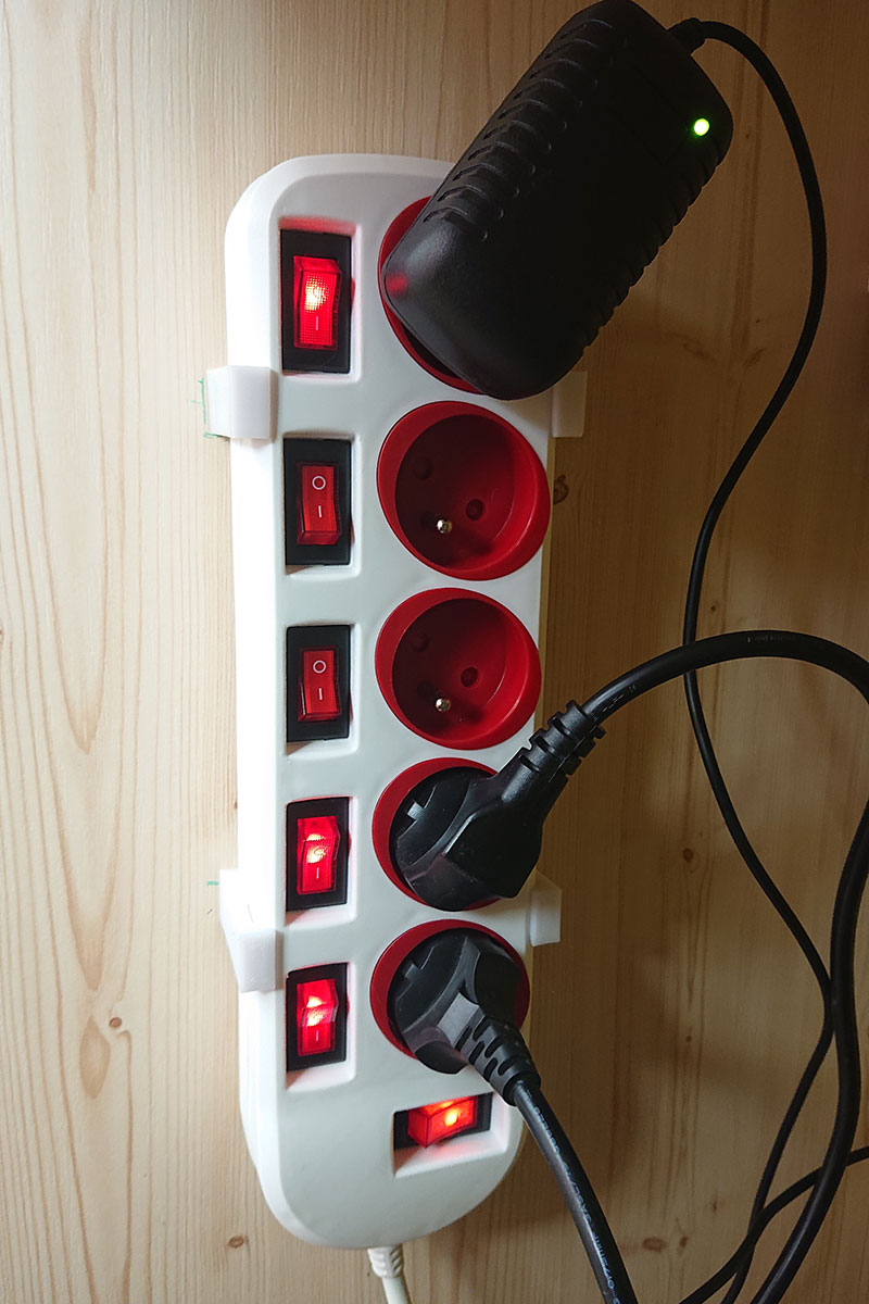 Extension cable holder by Axamith Download free STL model