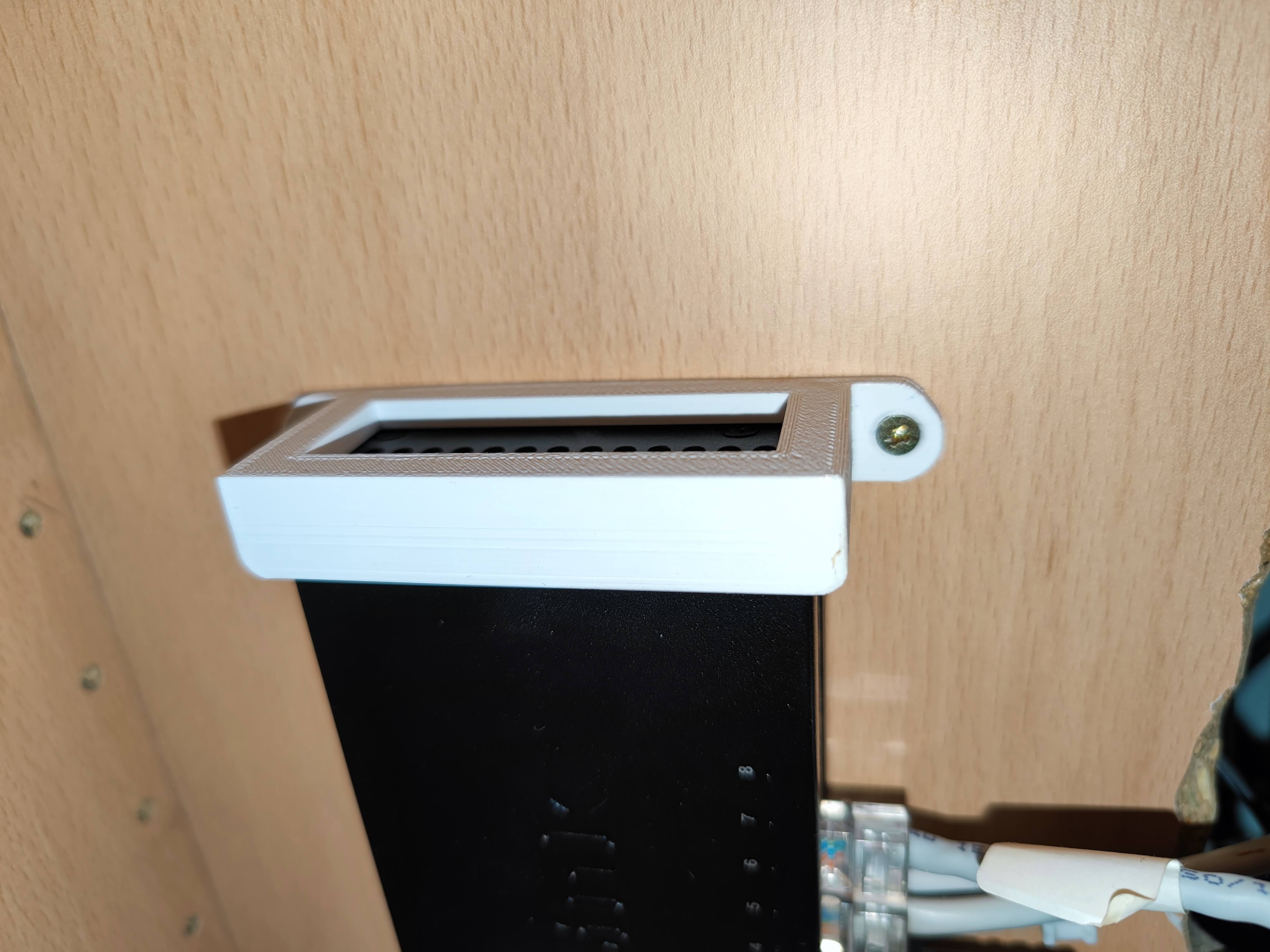 Miniatura 3 do modelo 3D D-Link DGS-108GL mount bracket