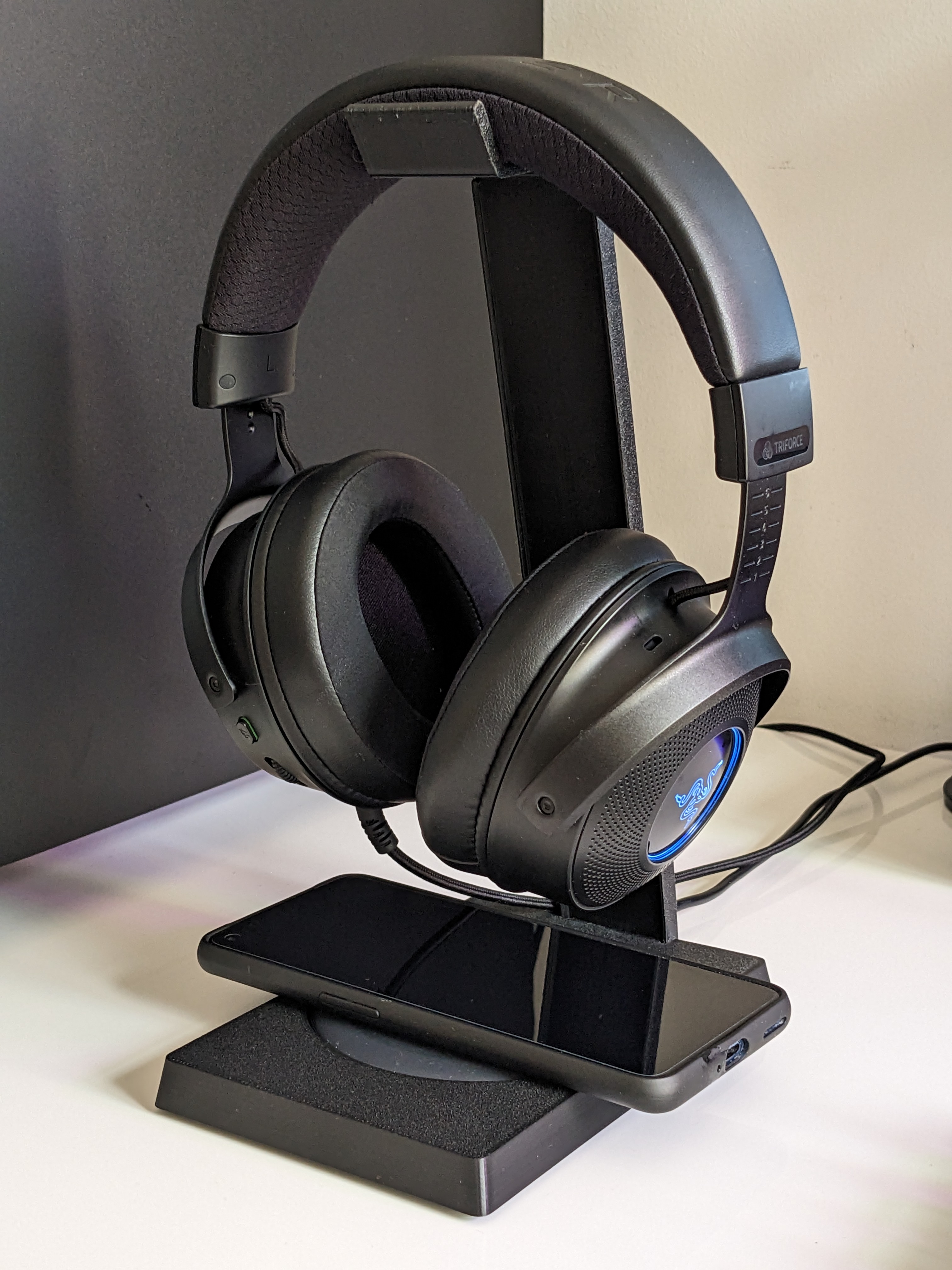 Headset Stand with Wireless Charger