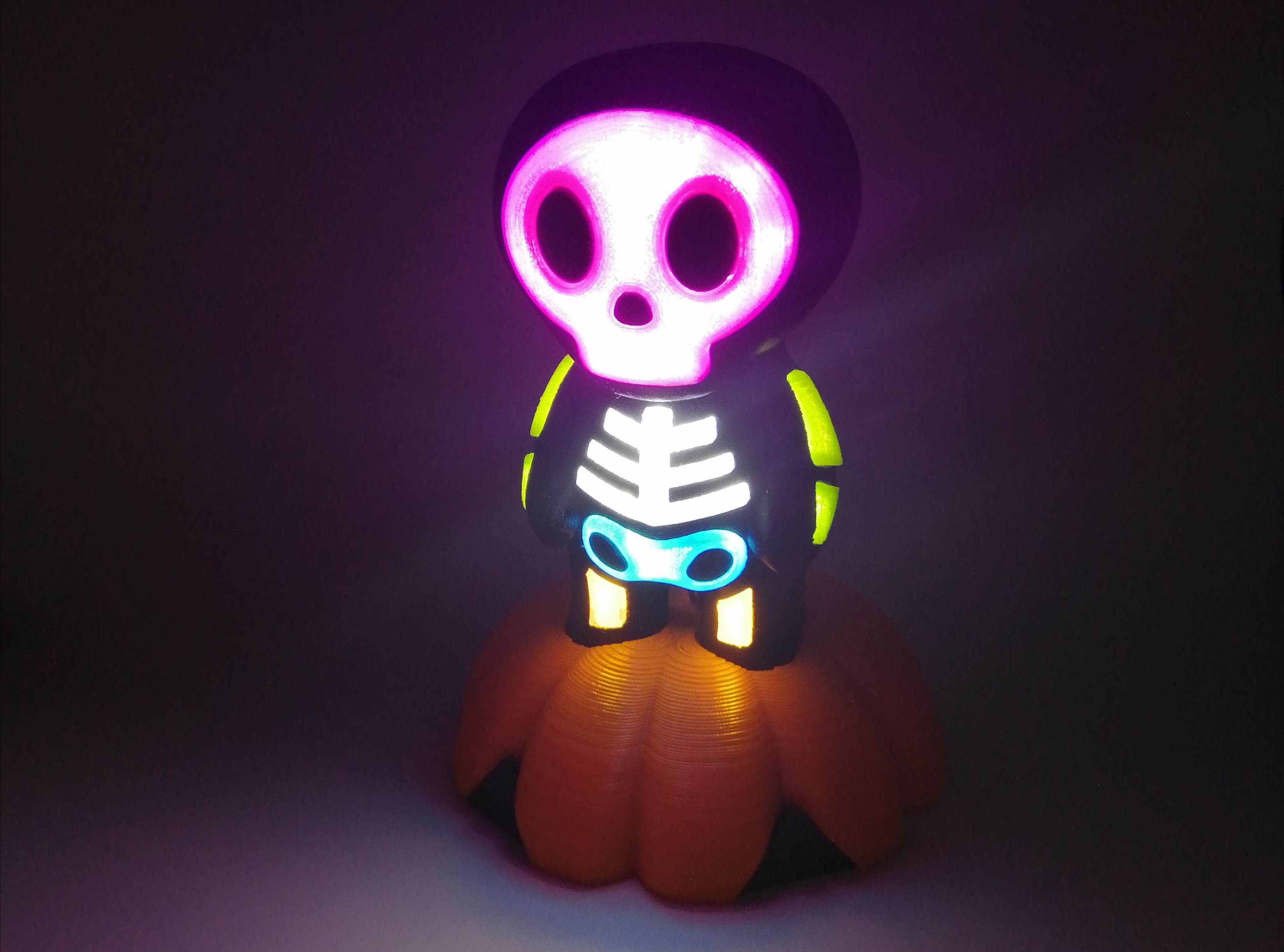 Miniatura 6 do modelo 3D Cute Skull Lamp
