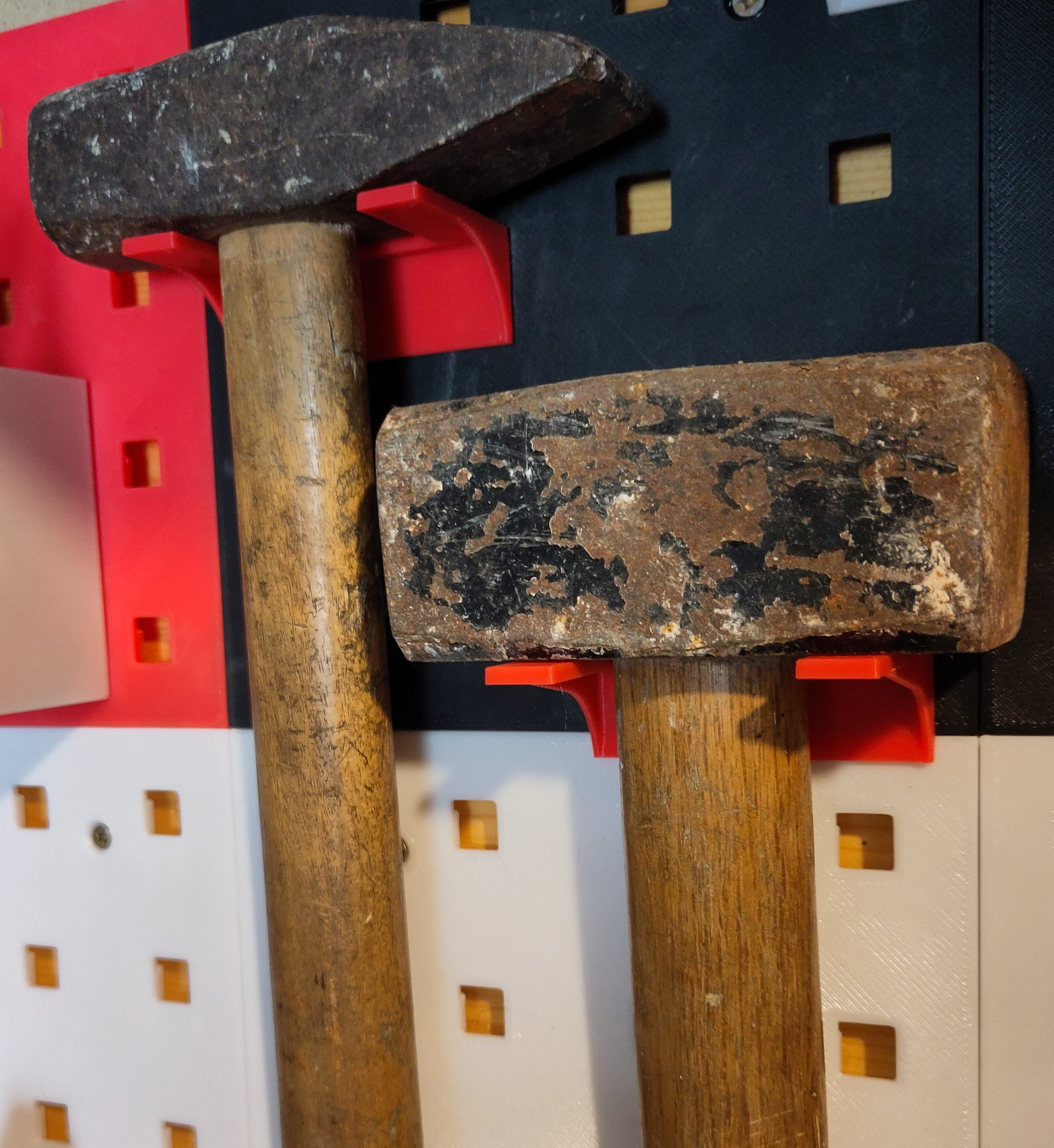 Parameterized hammer holder for "Tool Storage System - Brunos"