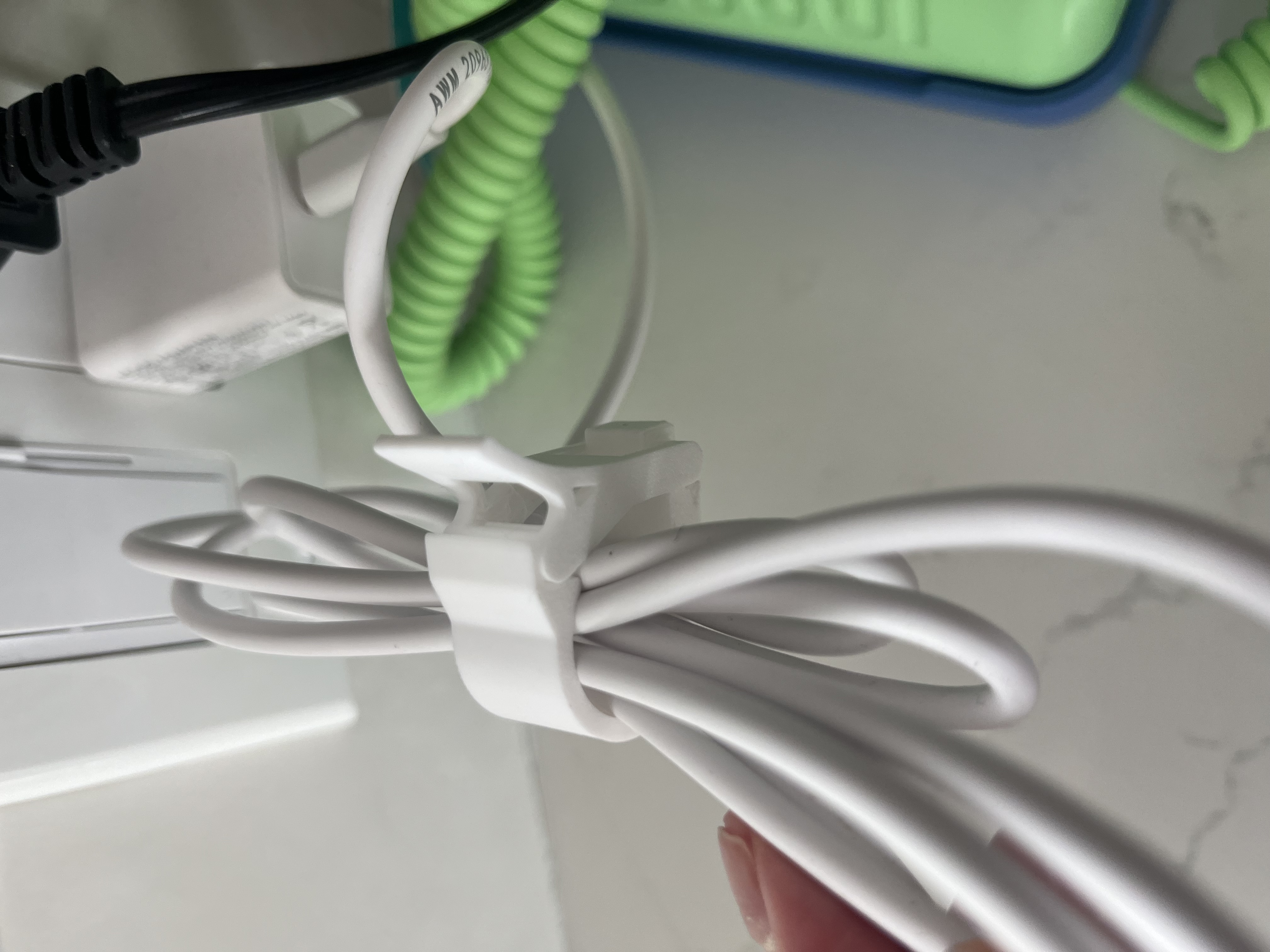 "Unhinged" cable clamp