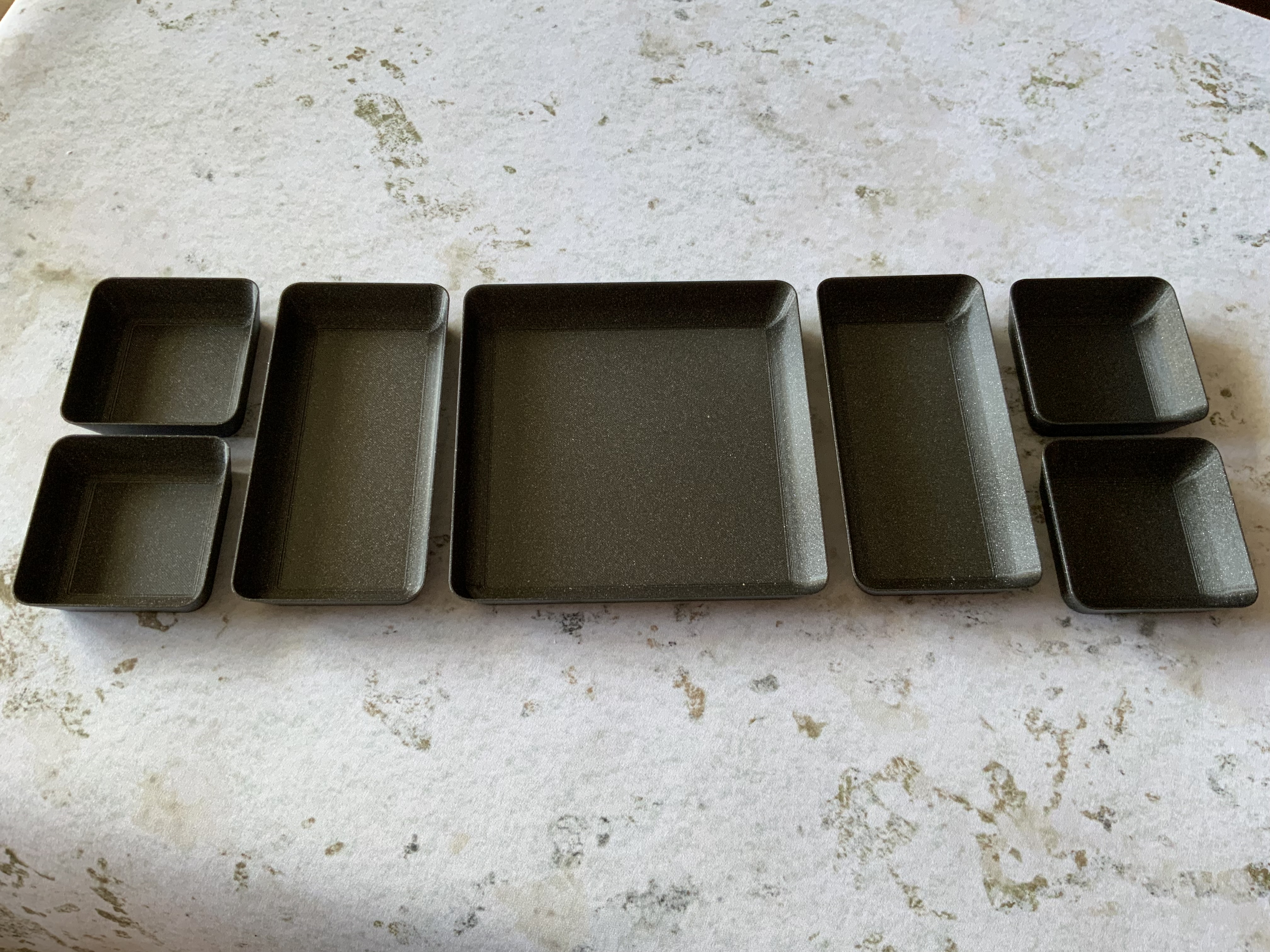 Sada misek na žetony (a set of game trays)