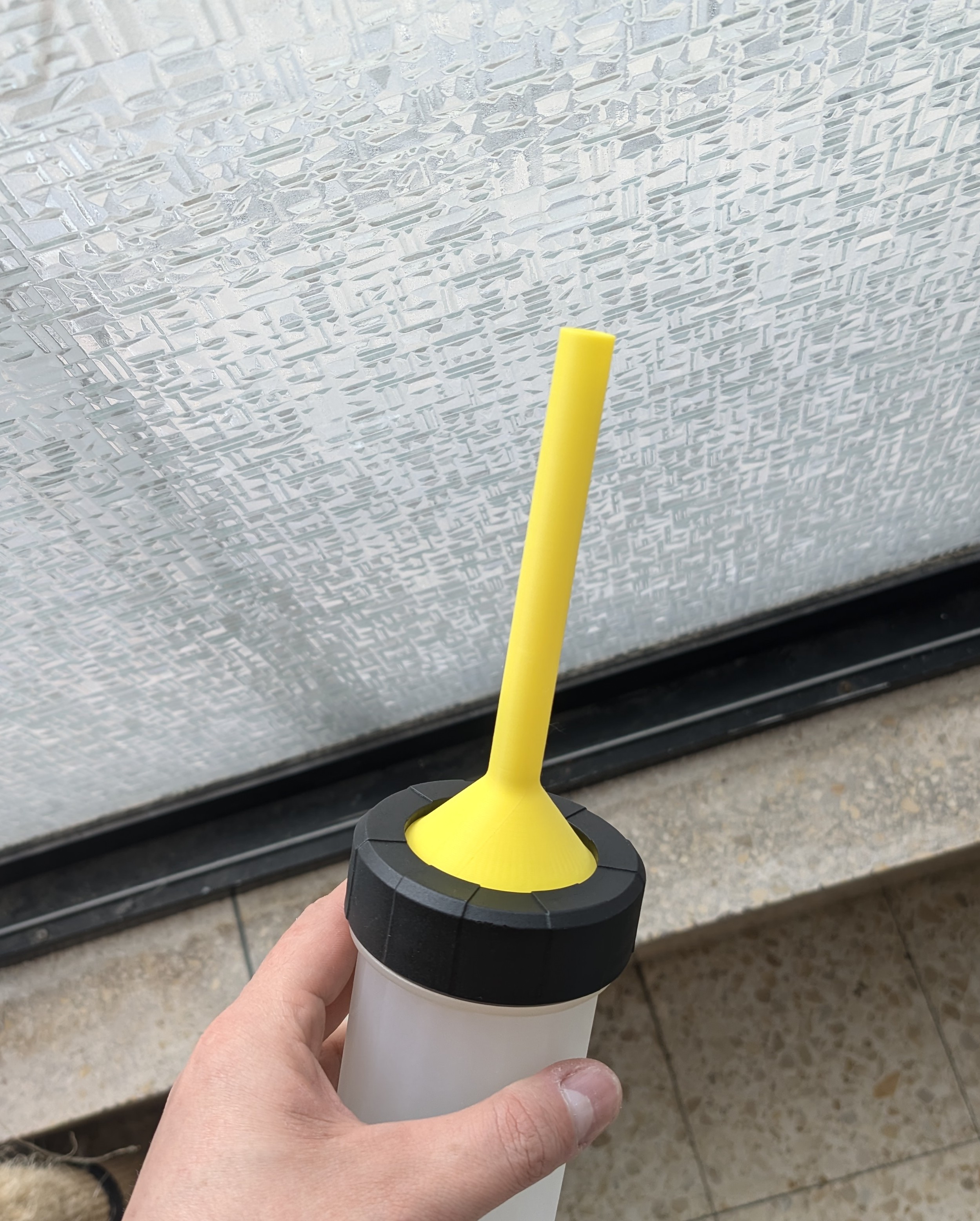 Sausage stuffer nozzle