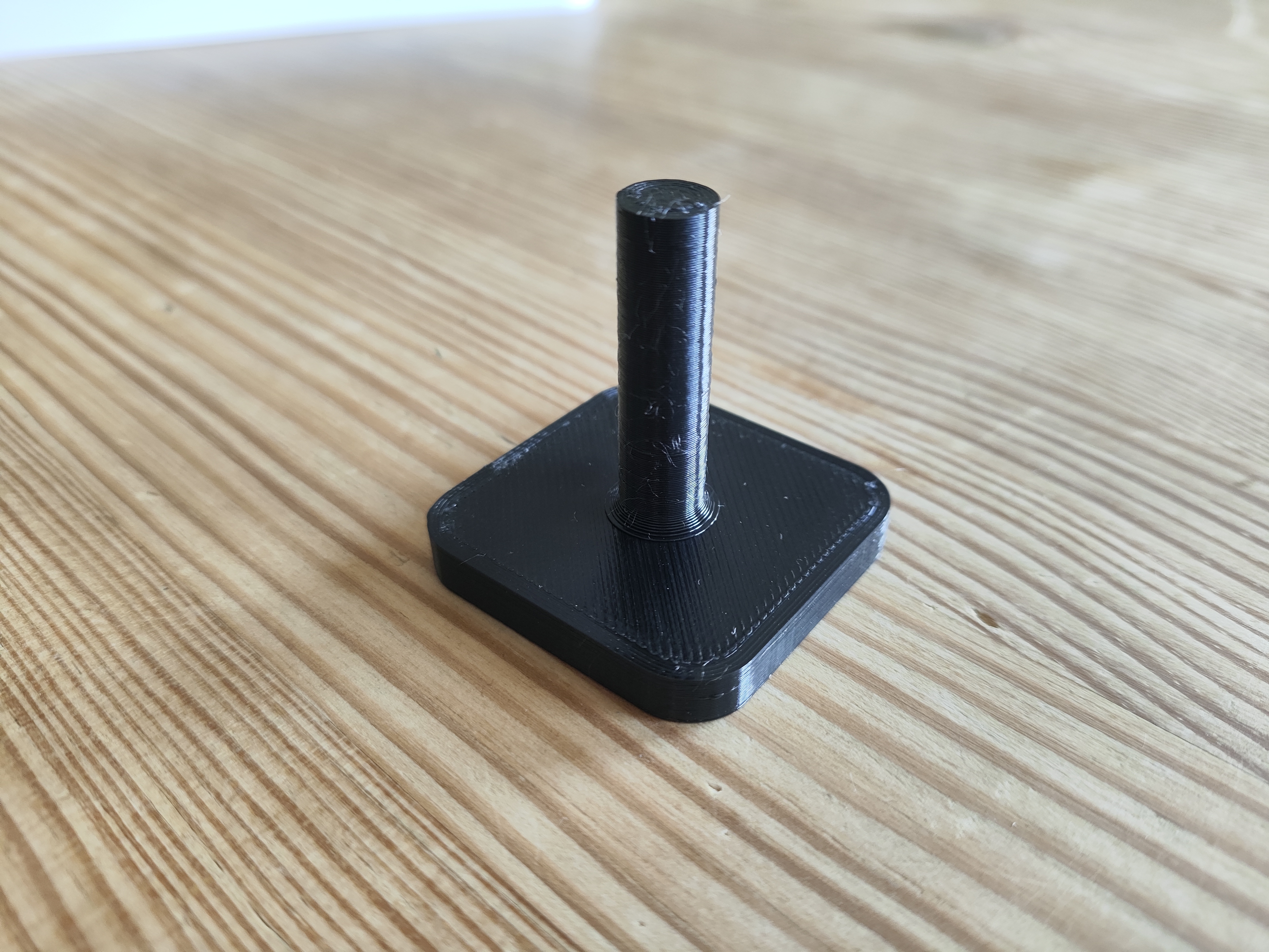 Groomer for seedling plate