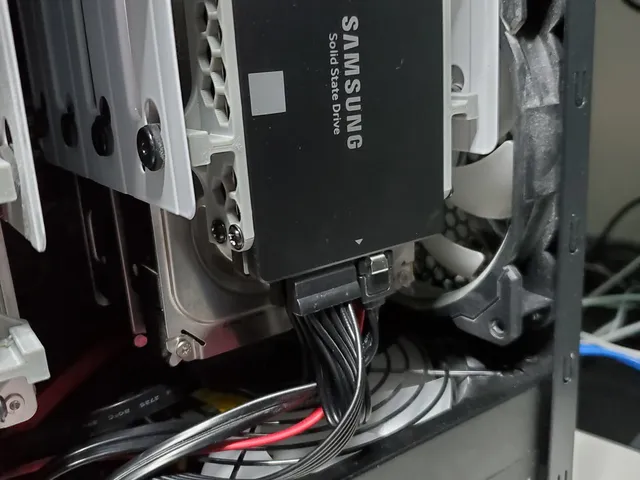 Compact double 2.5" to 3.5" SSD/HDD adapter