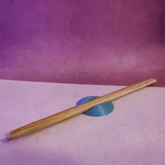 Simple, round, flat chopstick holder