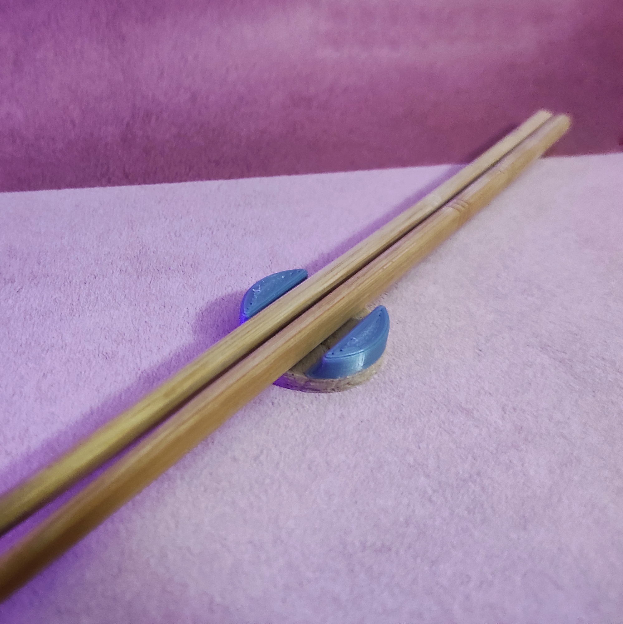 Simple round puck chopstick holder by Pirzmag Download free STL model