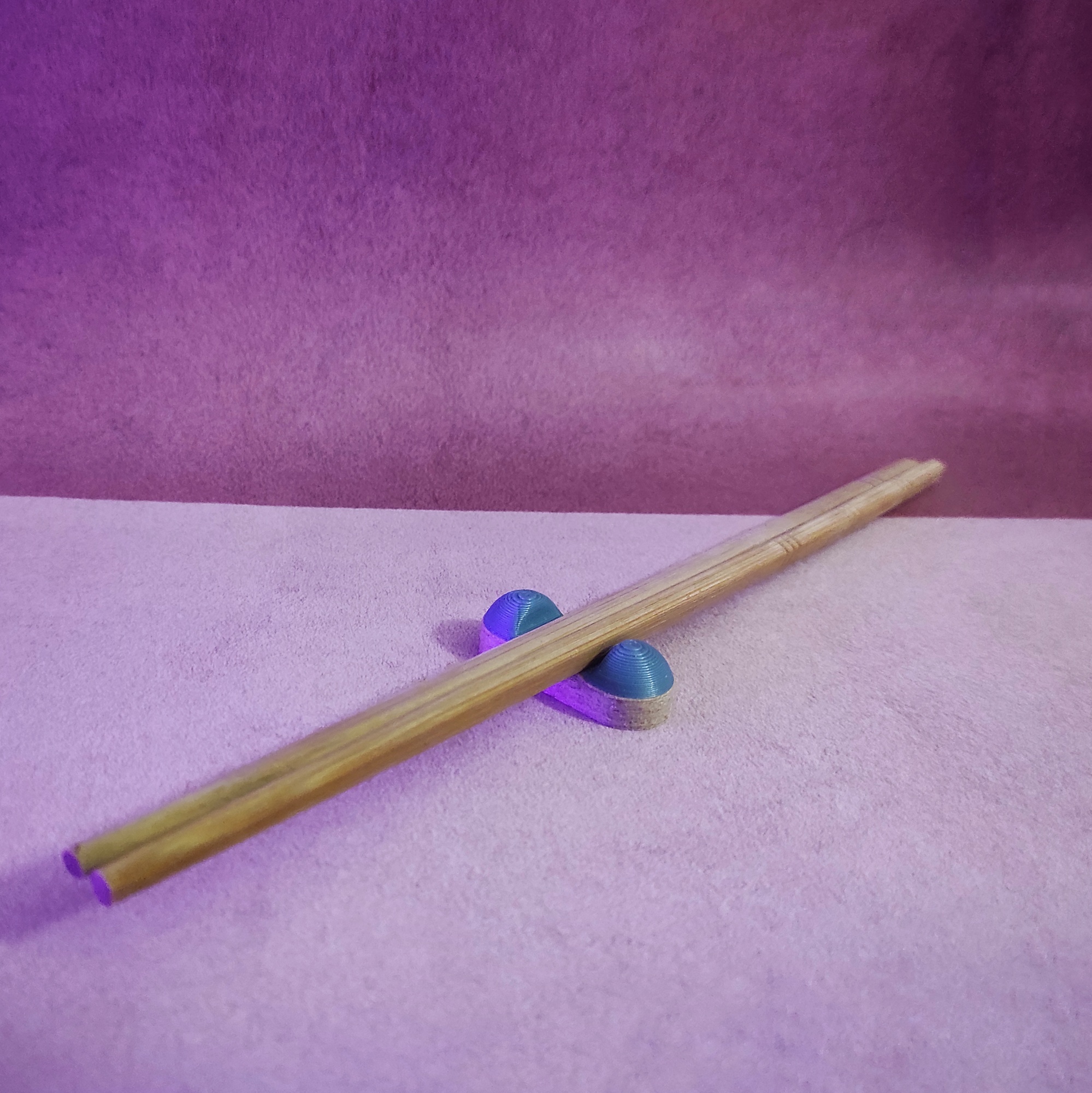 Simple long chopstick holder