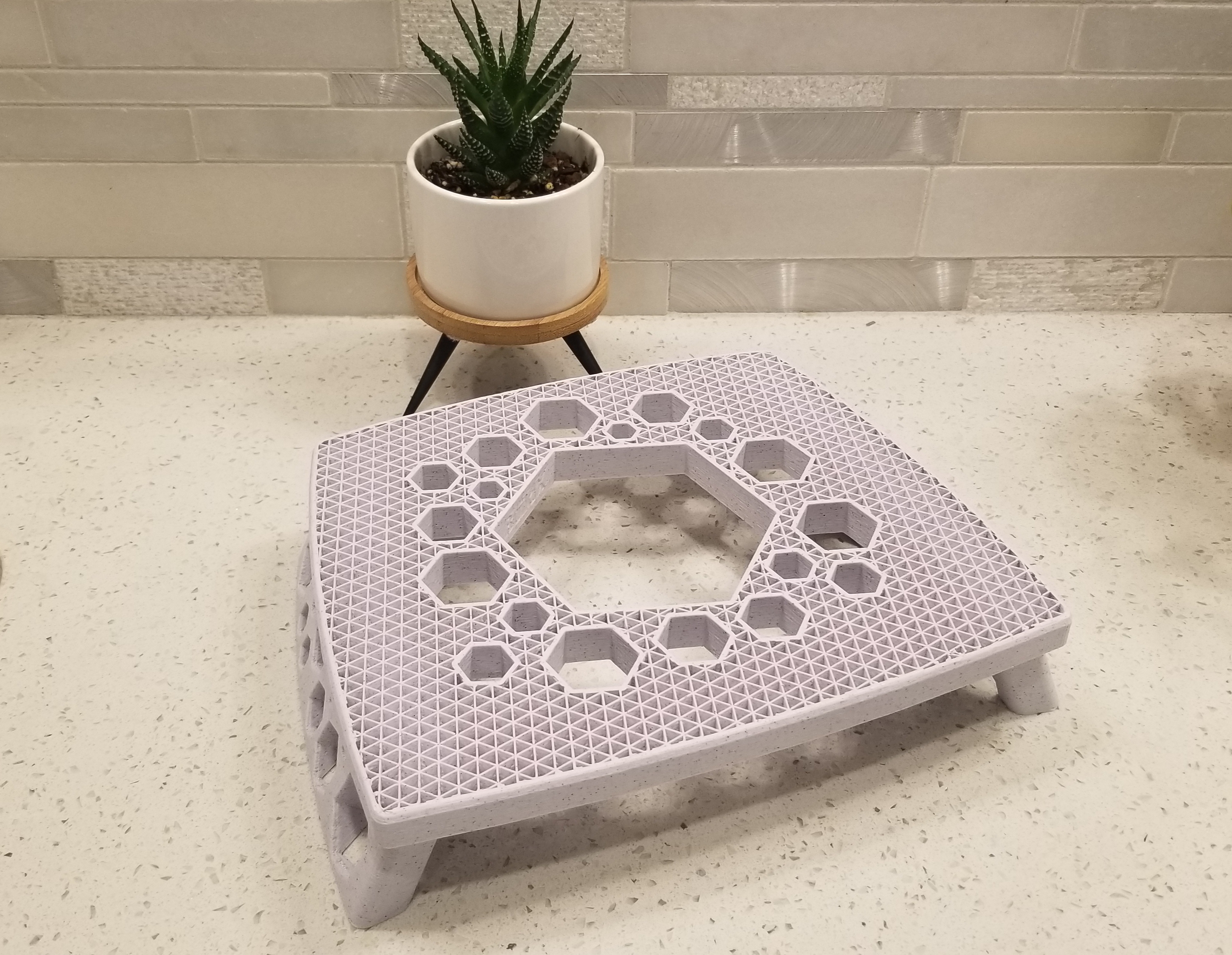 #0057 An Interesting Monitor Stand