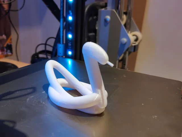 Balloon Swan