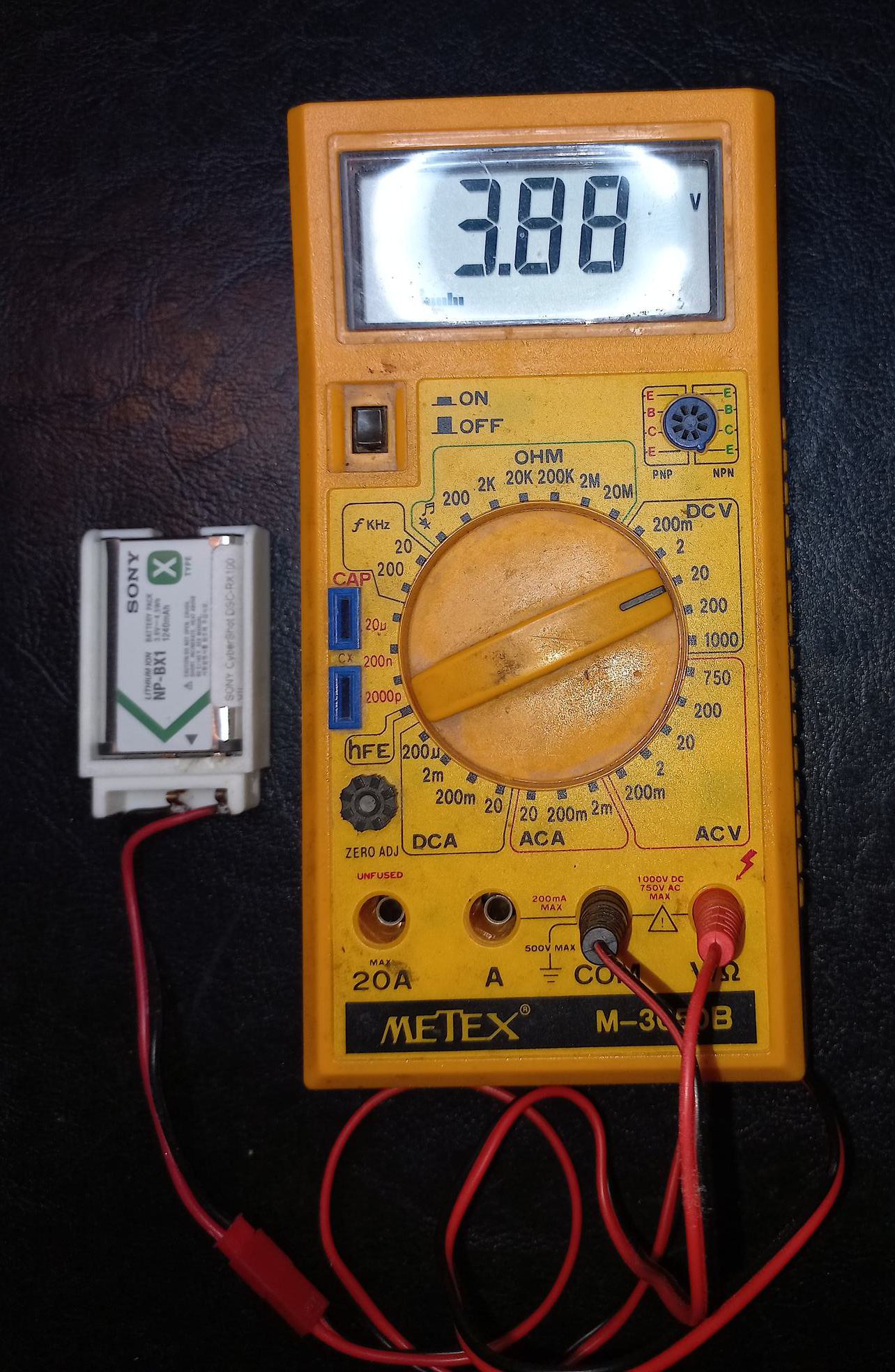 LiIon battery charger box e.g. for Sony RX100 camera by Jára Download