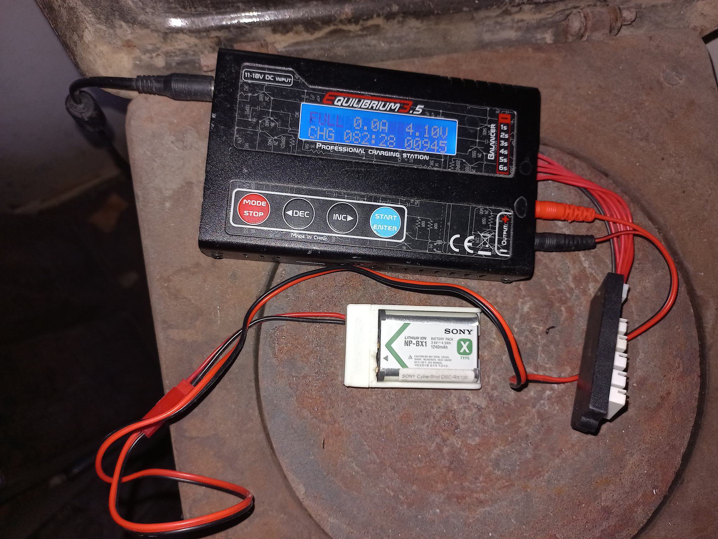 LiIon battery charger box e.g. for Sony RX100 camera