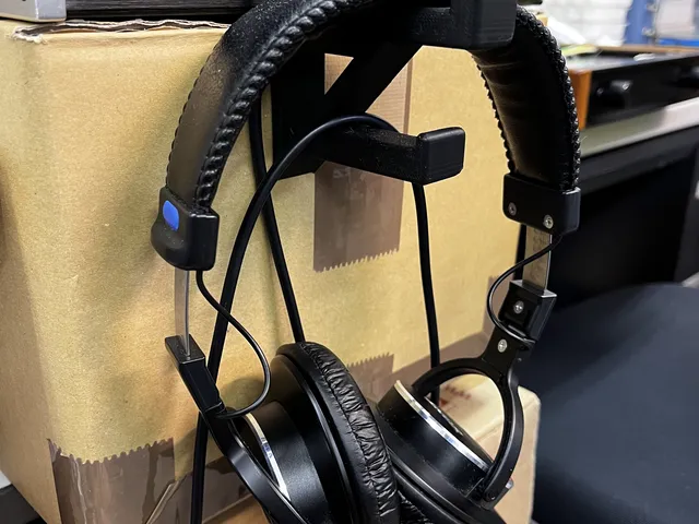 Headphone hanger