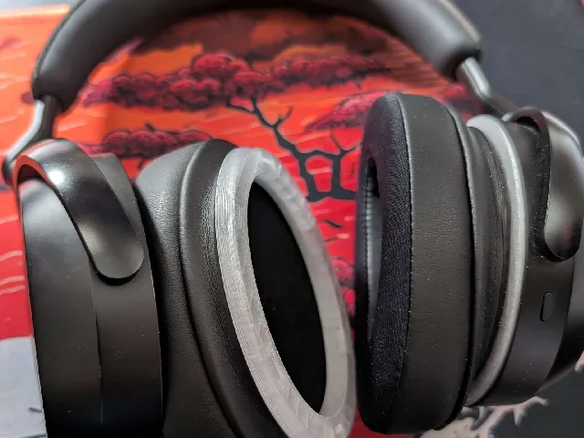 Sennheiser Momentum 4 Ear cushion clip