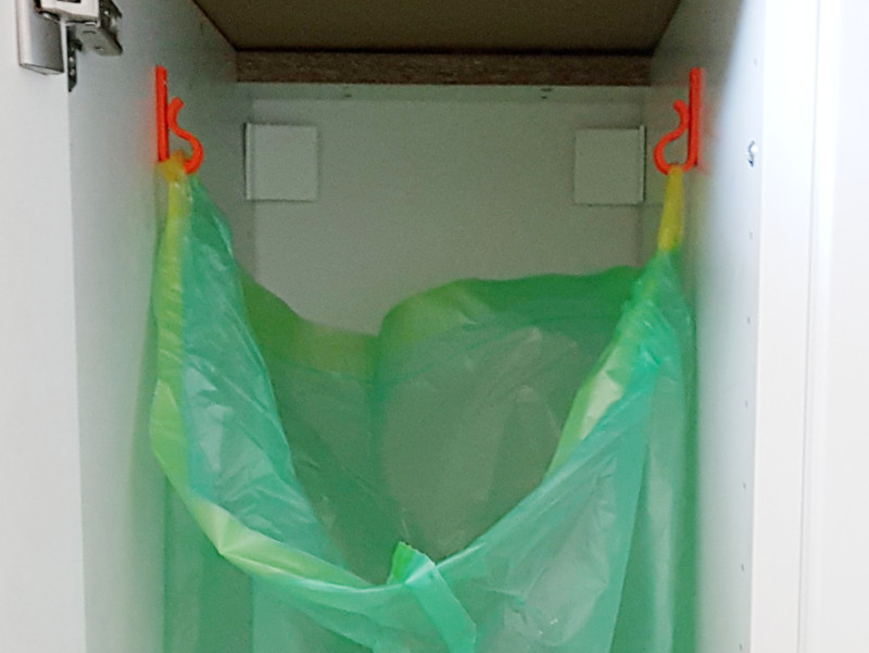 Miniatura 2 do modelo 3D Recycling bin bag hook
