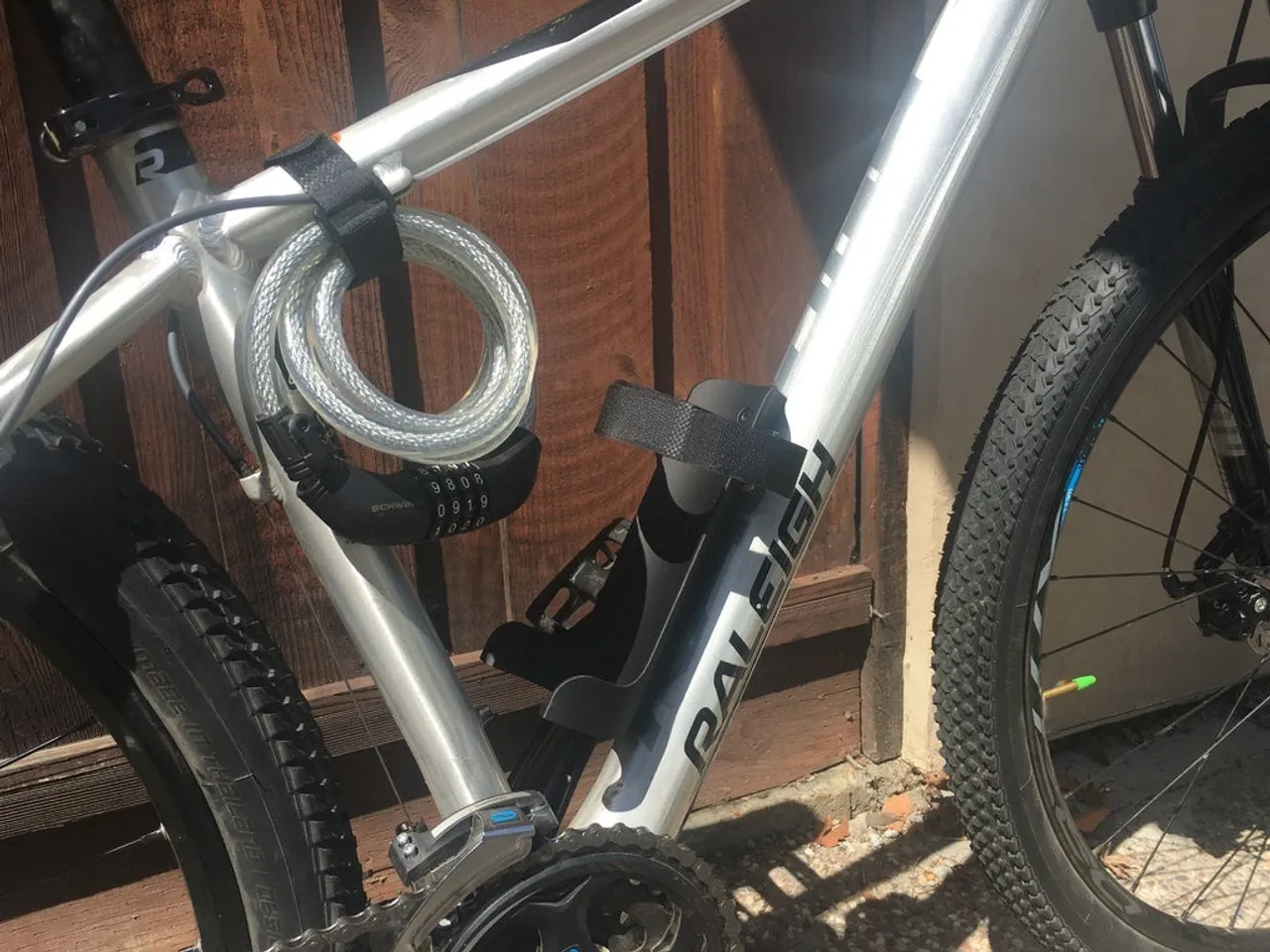 Hydro flask bike bottle sales holder