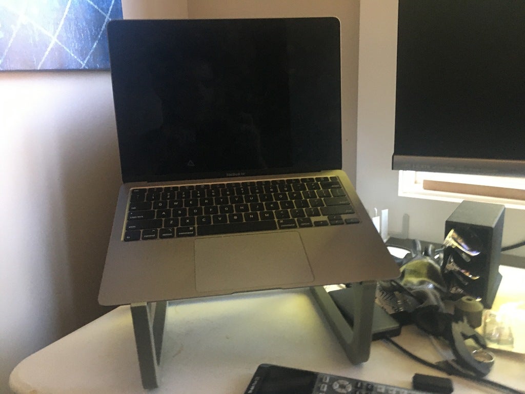 Low-Filament MacBook Air Laptop Stand