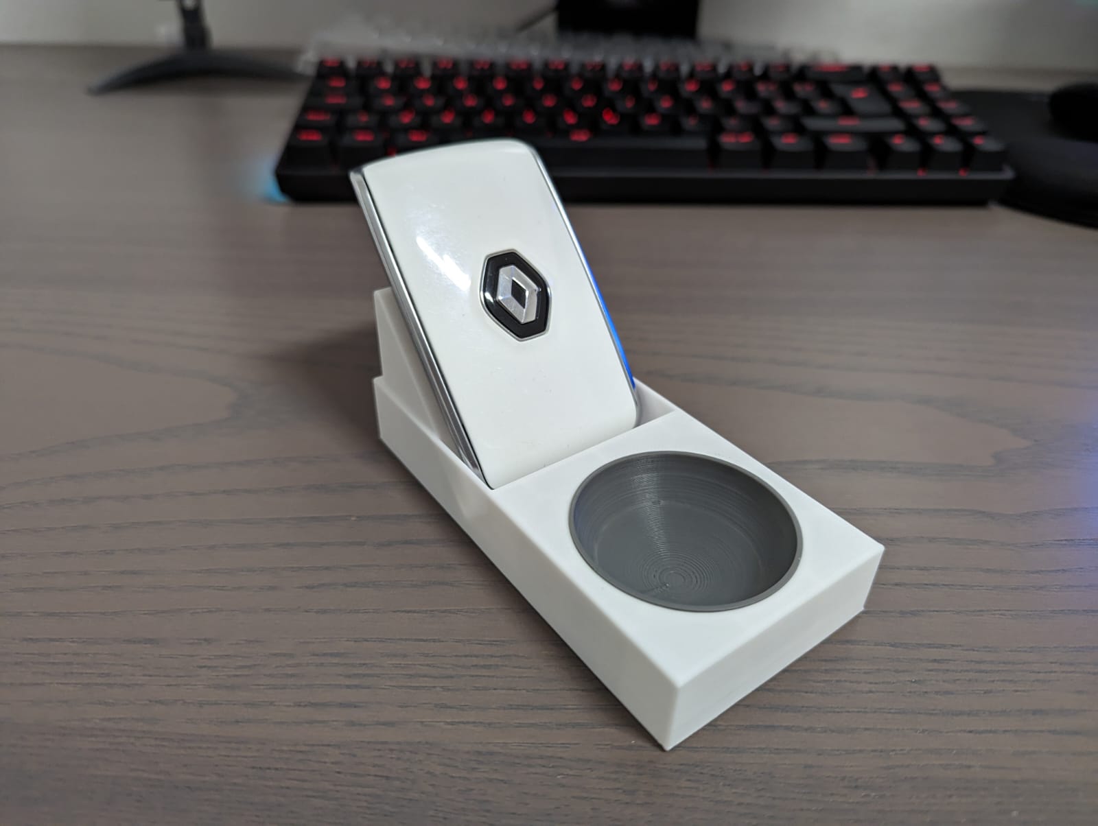 Bauhaus tray for Renault card