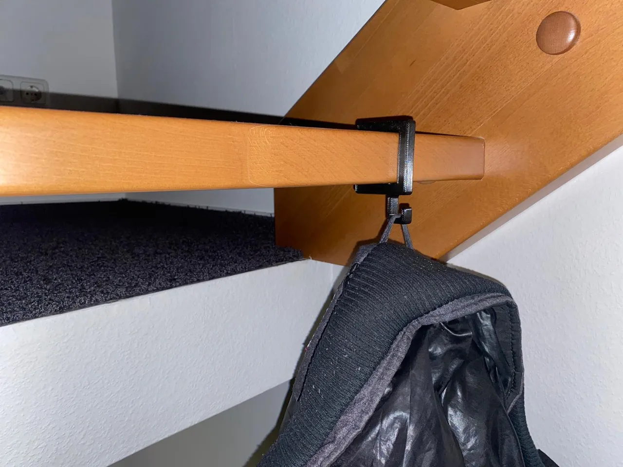 Haken für Jacken für Treppenstufe by basti535