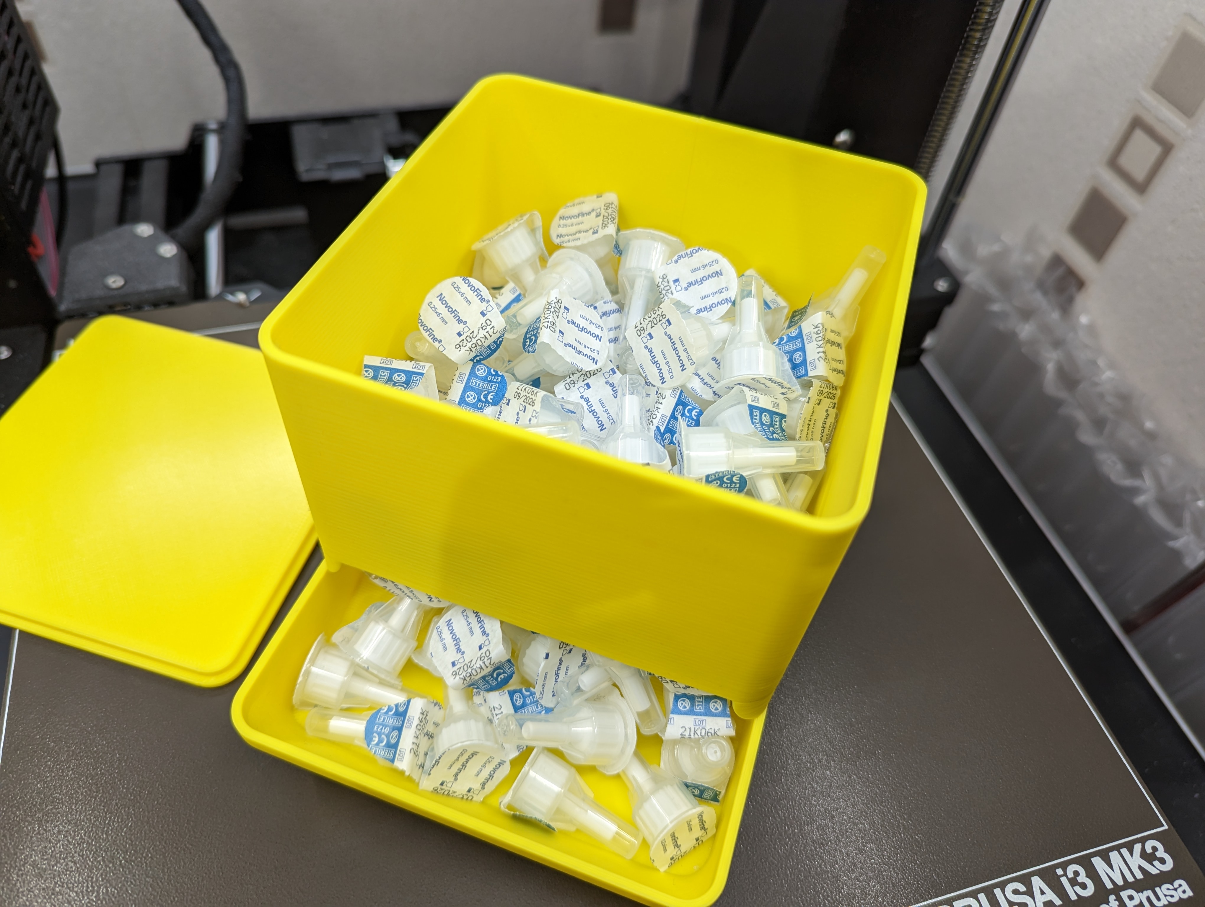 Insulin Needle Sharps Dispenser by Wizavich Download free STL model