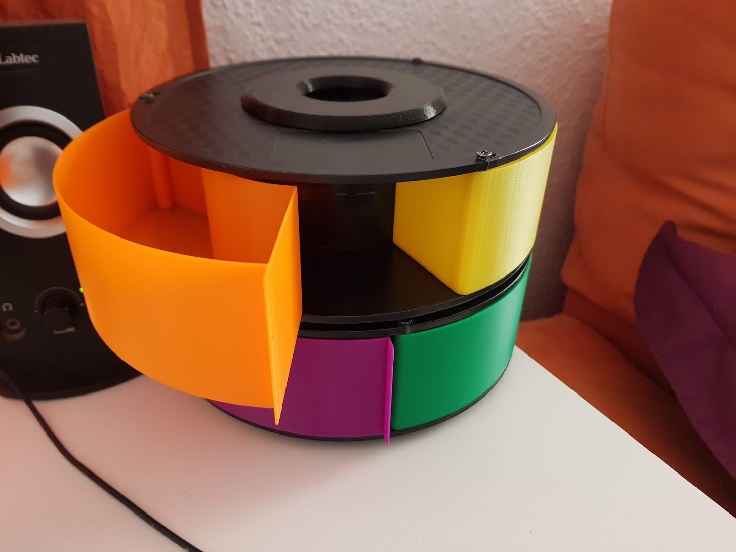 Stackable spinning stand for spool drawers/trays