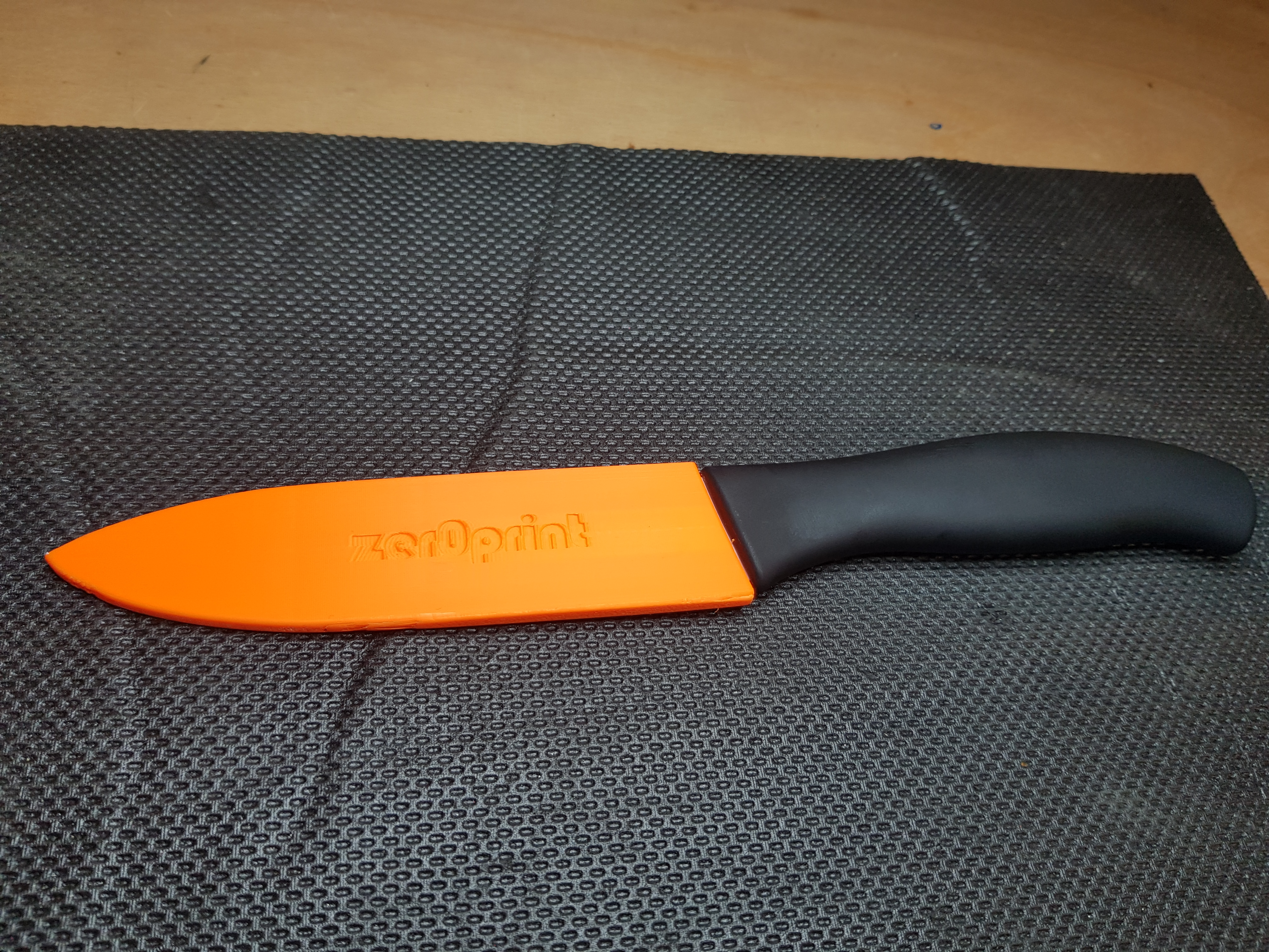 Protective cover for ceramic knives