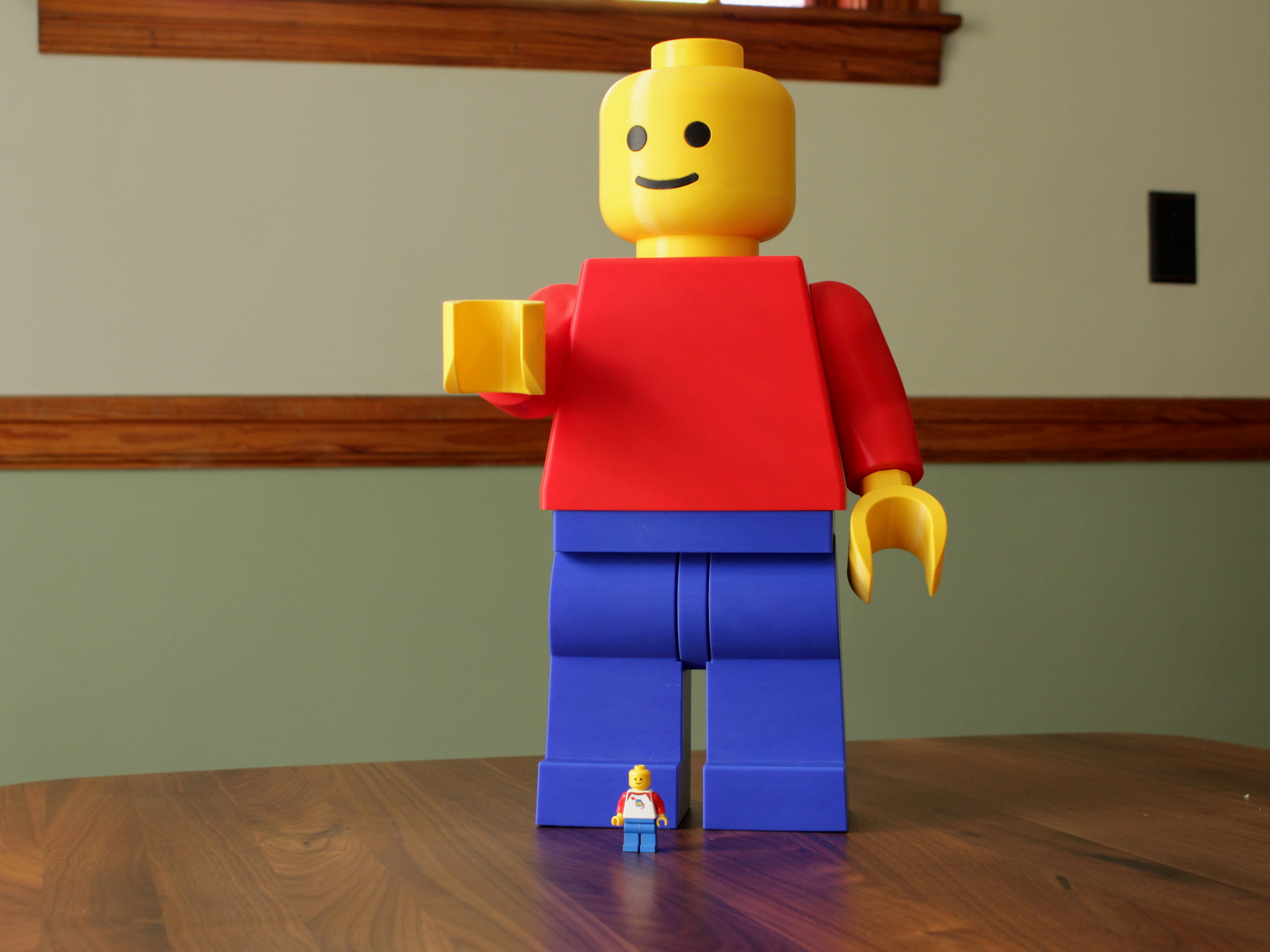 Mega Lego-like Minifigure (10:1 scale) par Julia Ebert | Téléchargez