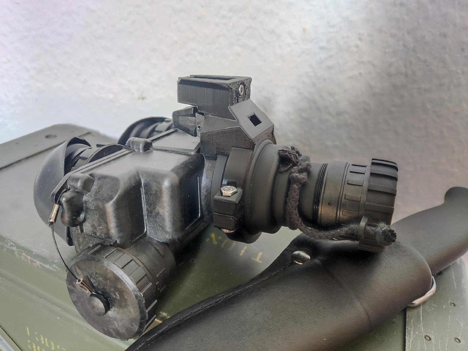PVS-7 adjustable Dovetail mounts